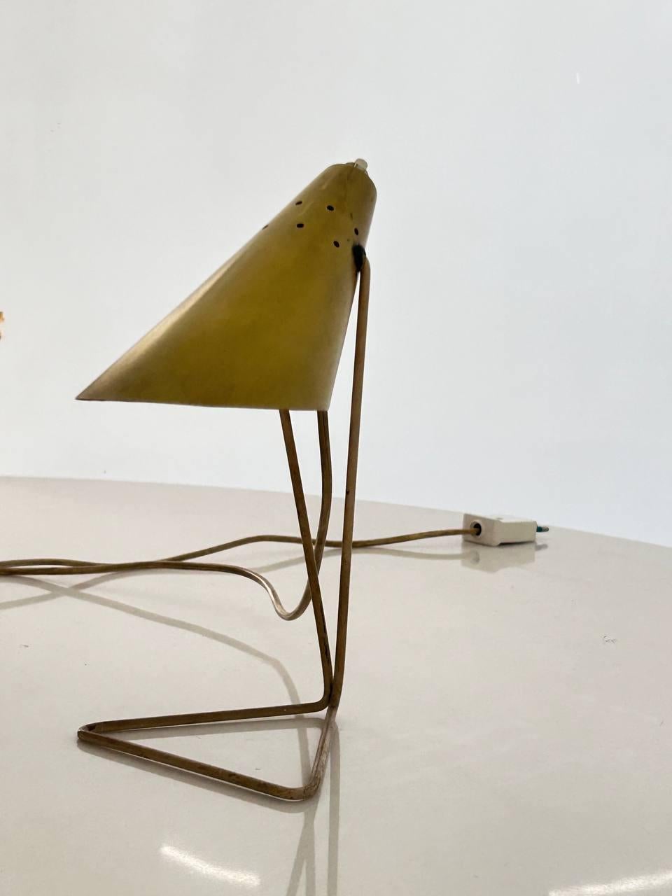 Impresionante lámpara de mediados de siglo de los años 50 fabricada por stilux milano, perfectamente original, cable original, toma de corriente sustituida.