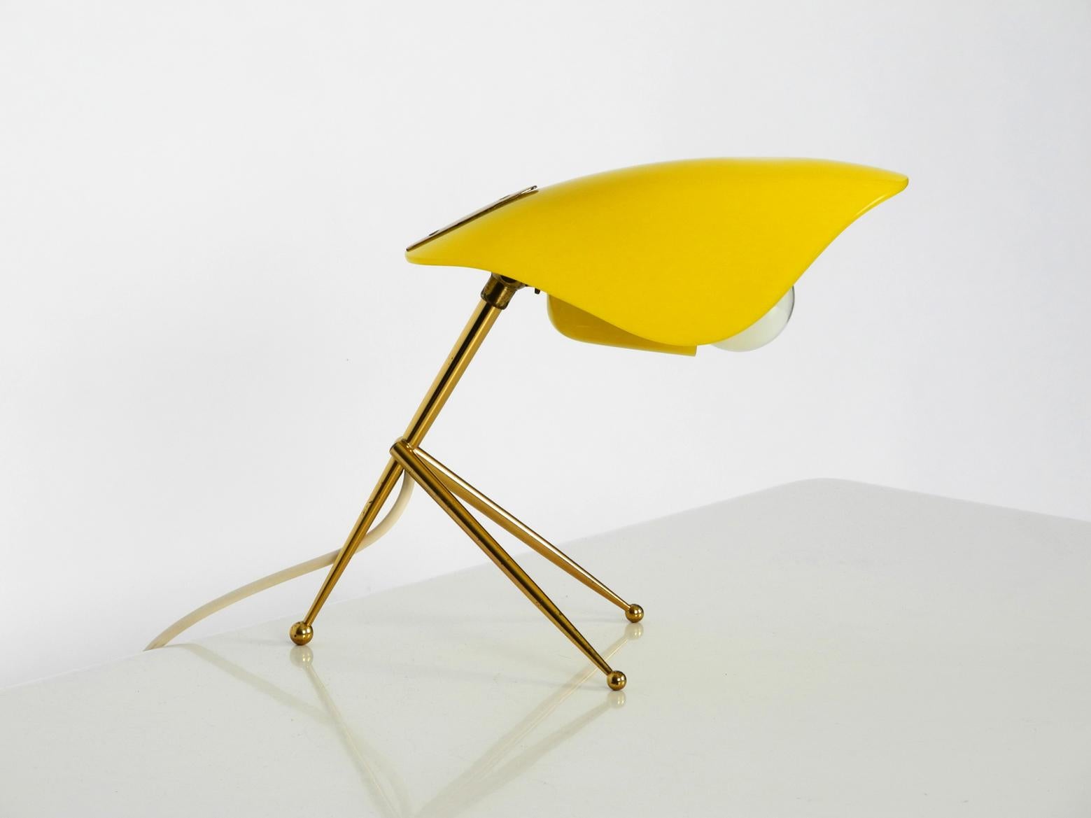 Rare midcentury table lamp with yellow acrylic glass lampshade and brass tripod frame.
Beautiful 50s style in very good vintage condition.
100% original condition and fully functional.
Makes a gorgeous yellow light.
One E14 socket for max. 25