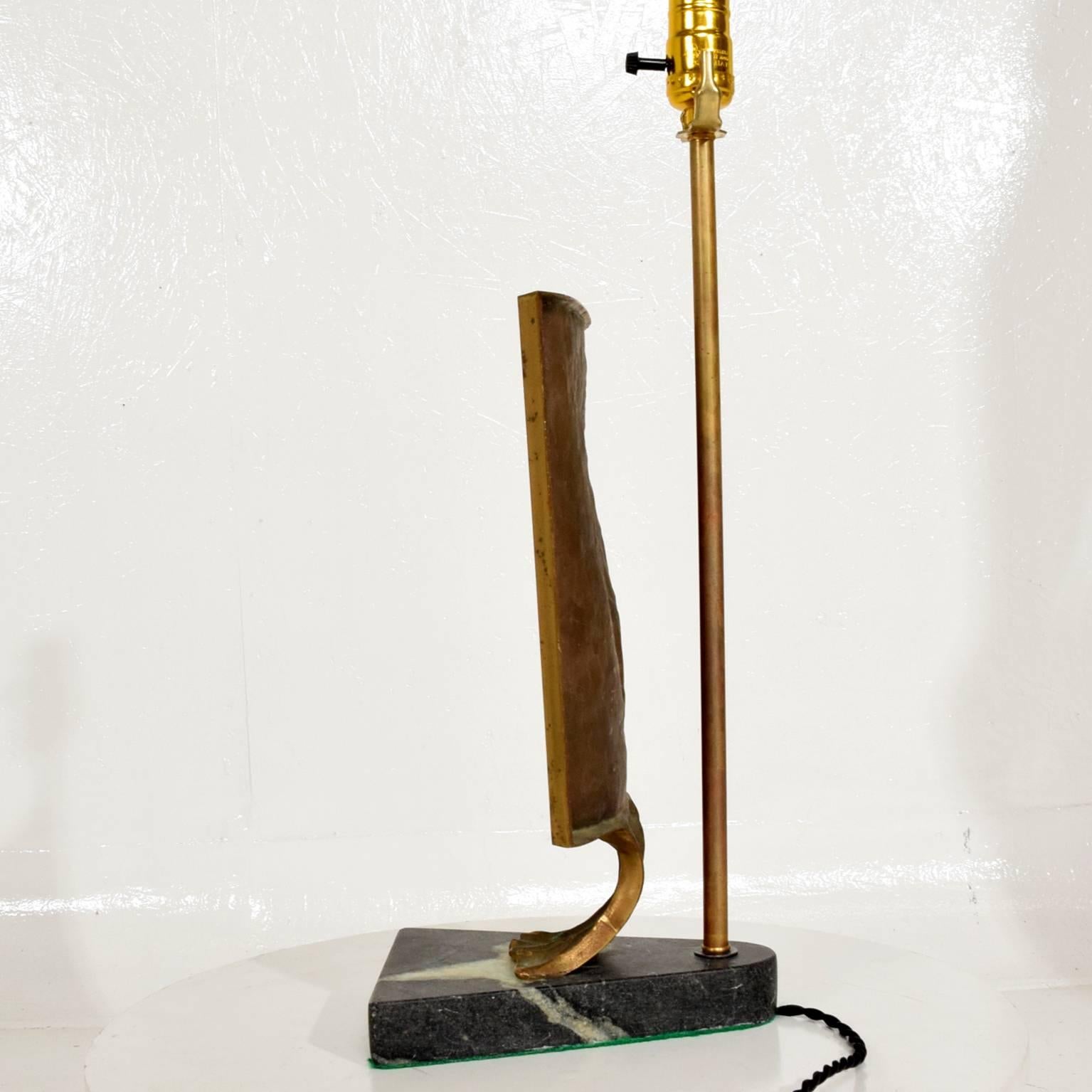 Mid-Century Modern Table Lamp with Italia Bronze Brutalist Sculpture In Good Condition In Chula Vista, CA