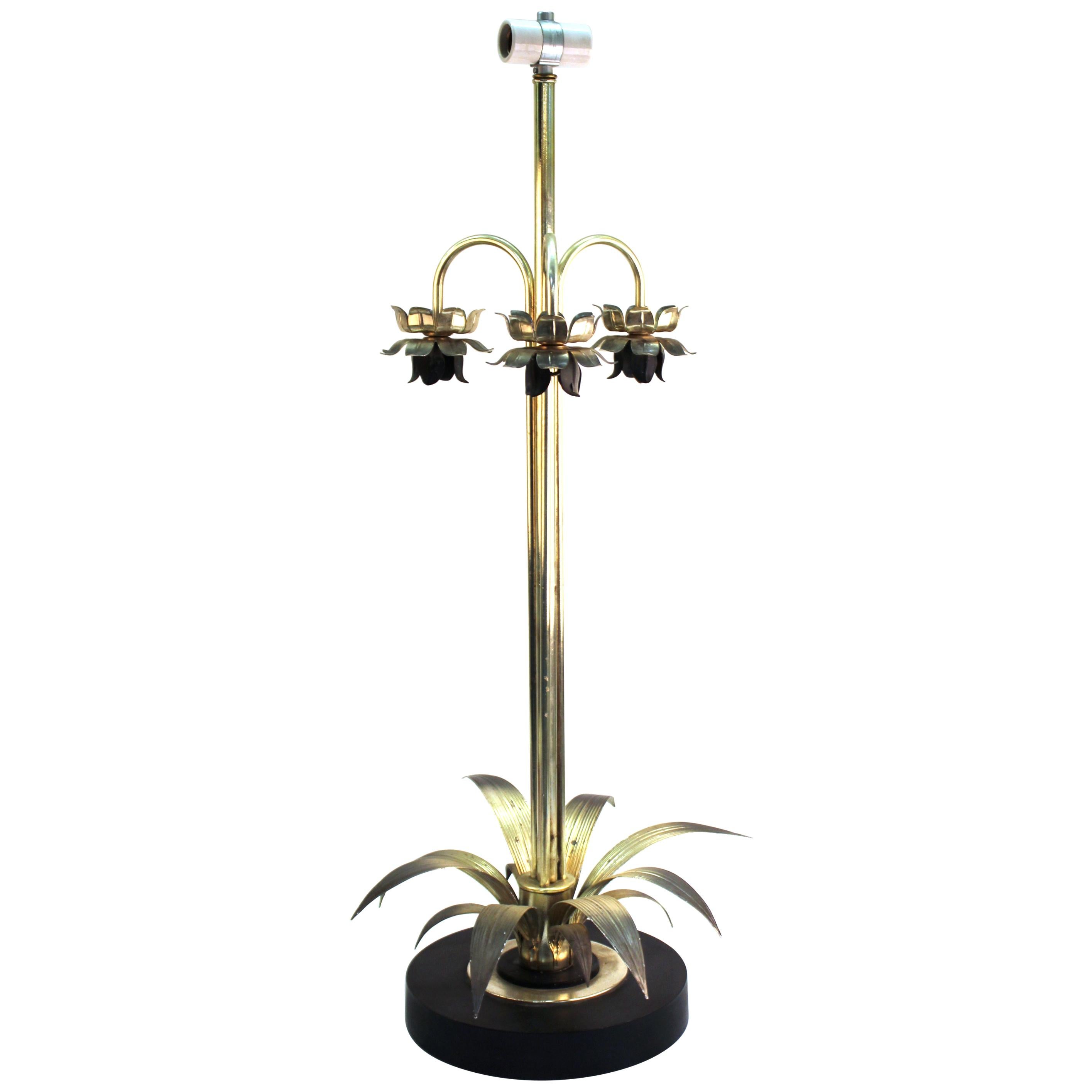 Moderne Mid-Century-Tischlampe mit Metallblättern und Blumen im Angebot