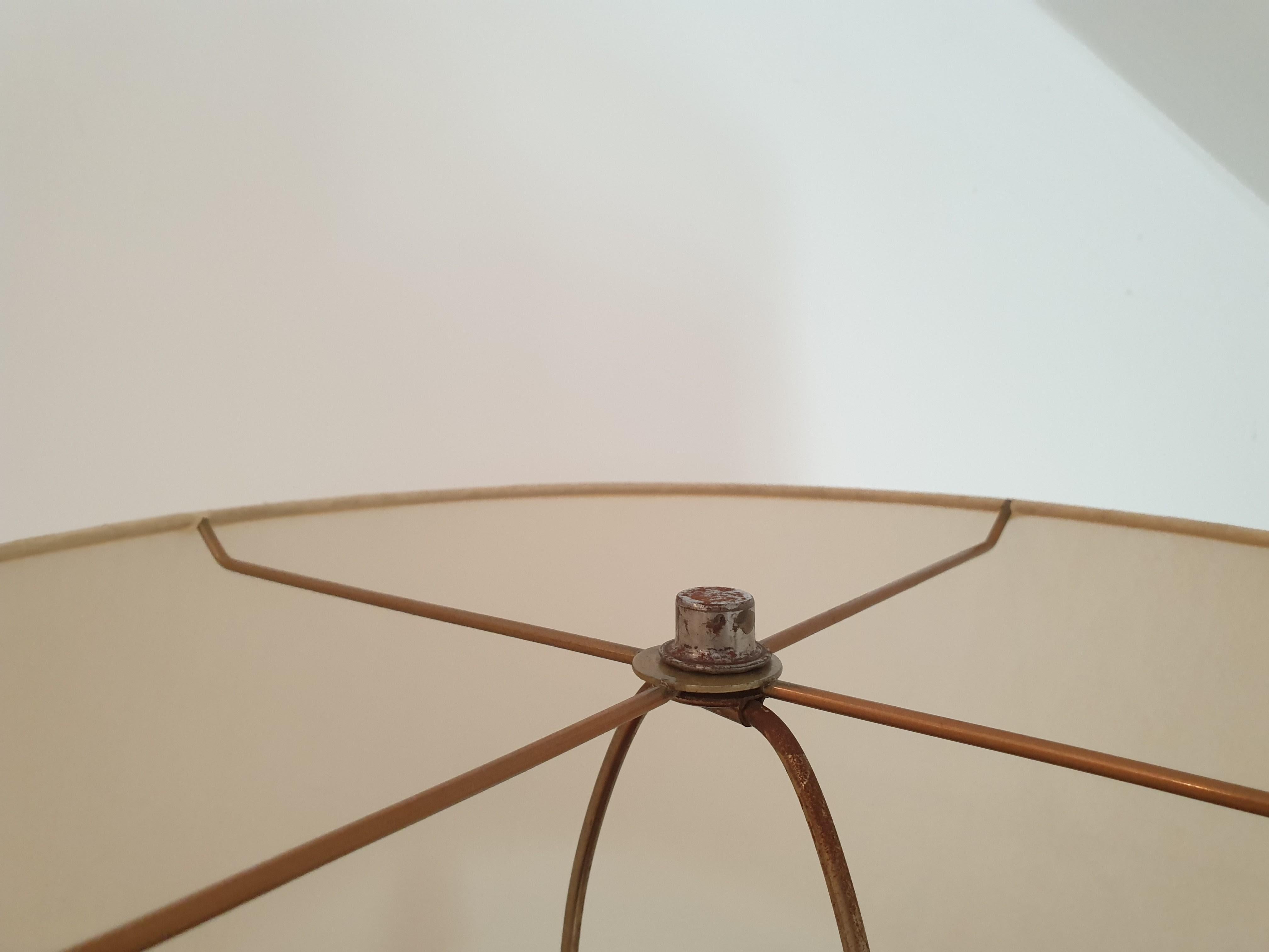 Mid-Century Modern Table Lamp with Plexiglass, Detail In Good Condition For Sale In London, GB