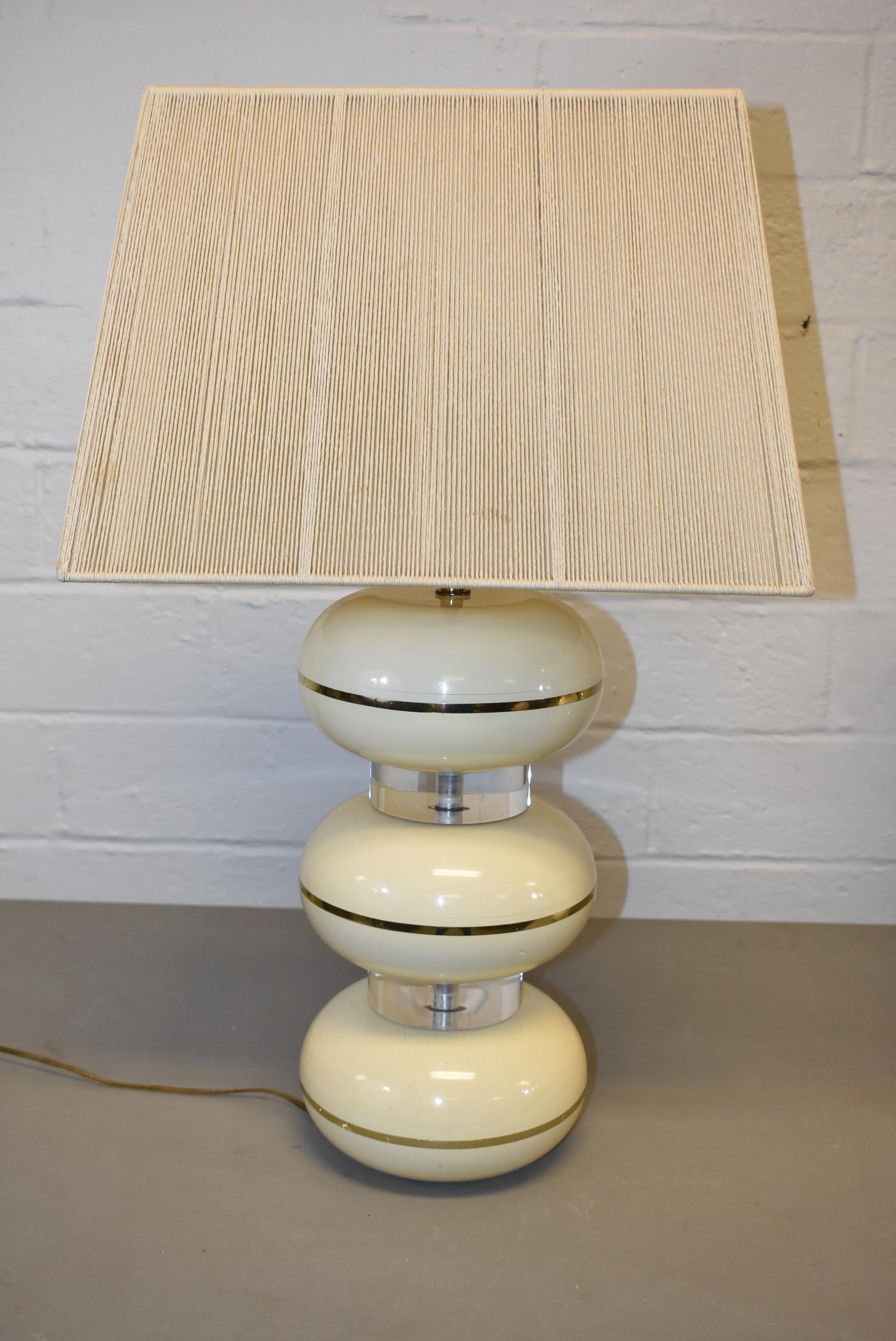 Mid-Century Modern-Tischlampe mit String-Schirm von Karl Springer im Angebot 2