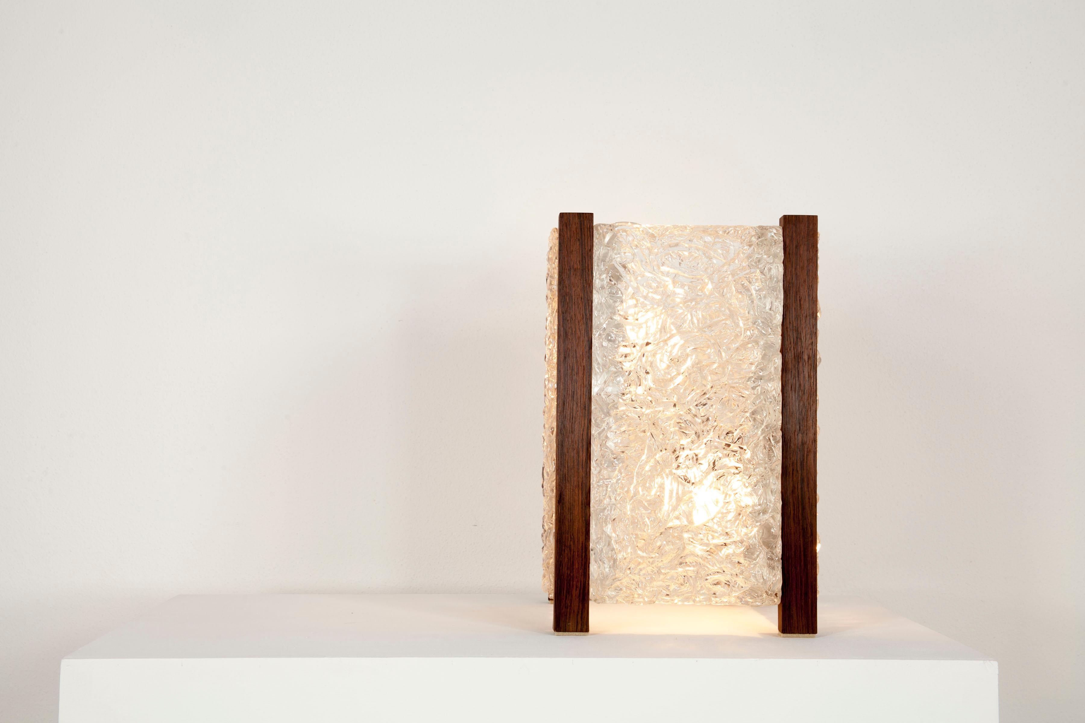Late 20th Century Mid-Century Modern table lamp with thick textured acrylic glass and wooden frame For Sale