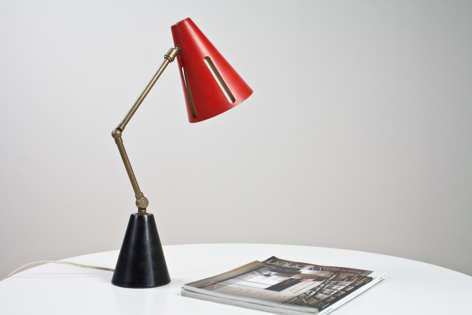 Elegant and well preserved desk or table lamp by H.Busquet for Hala, part of the sun / solar series 1955 (Zonneserie). The desk light with a red cap and special reflector construction can be used for either direct as diffuse light. Both the cover