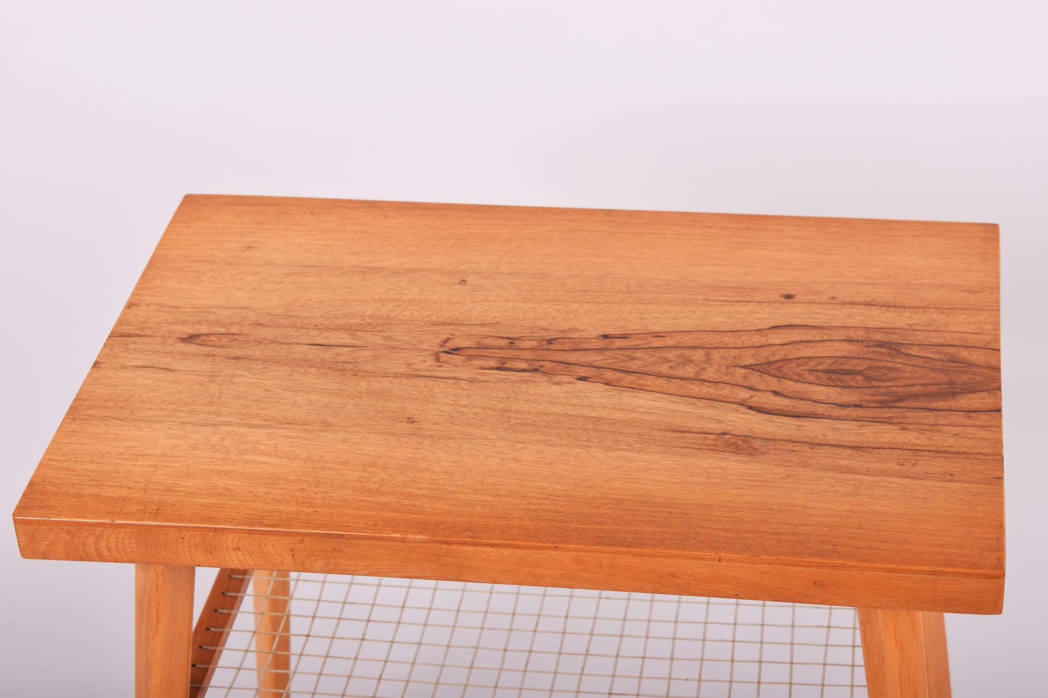 Small table.
Czech midcentury
Material: Beech
Period: 1950-1959.