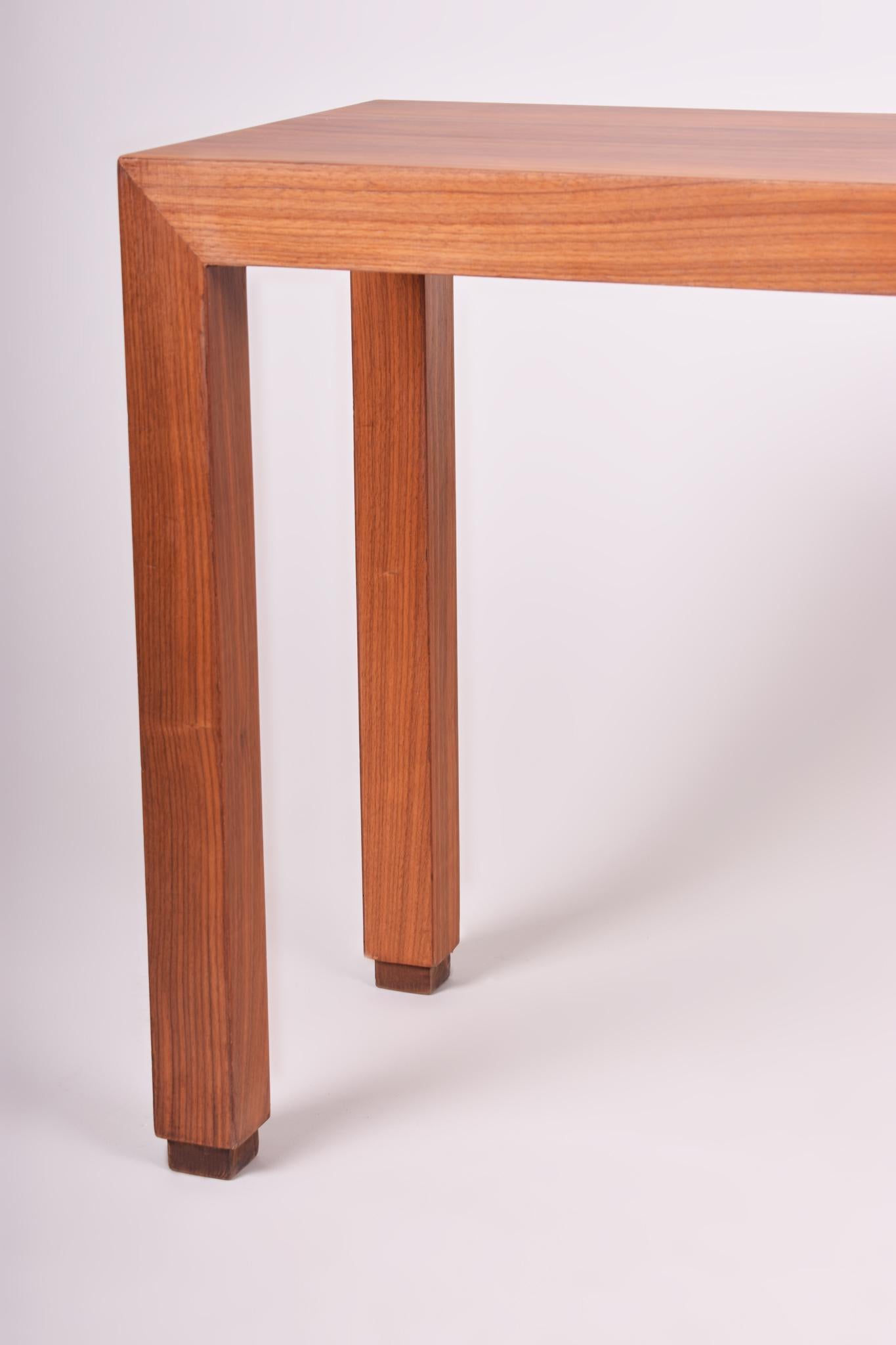 Mid-Century Modern Table moderne du milieu du siècle fabriquée en Tchèque dans les années 1960, non restaurée, parfait état en vente