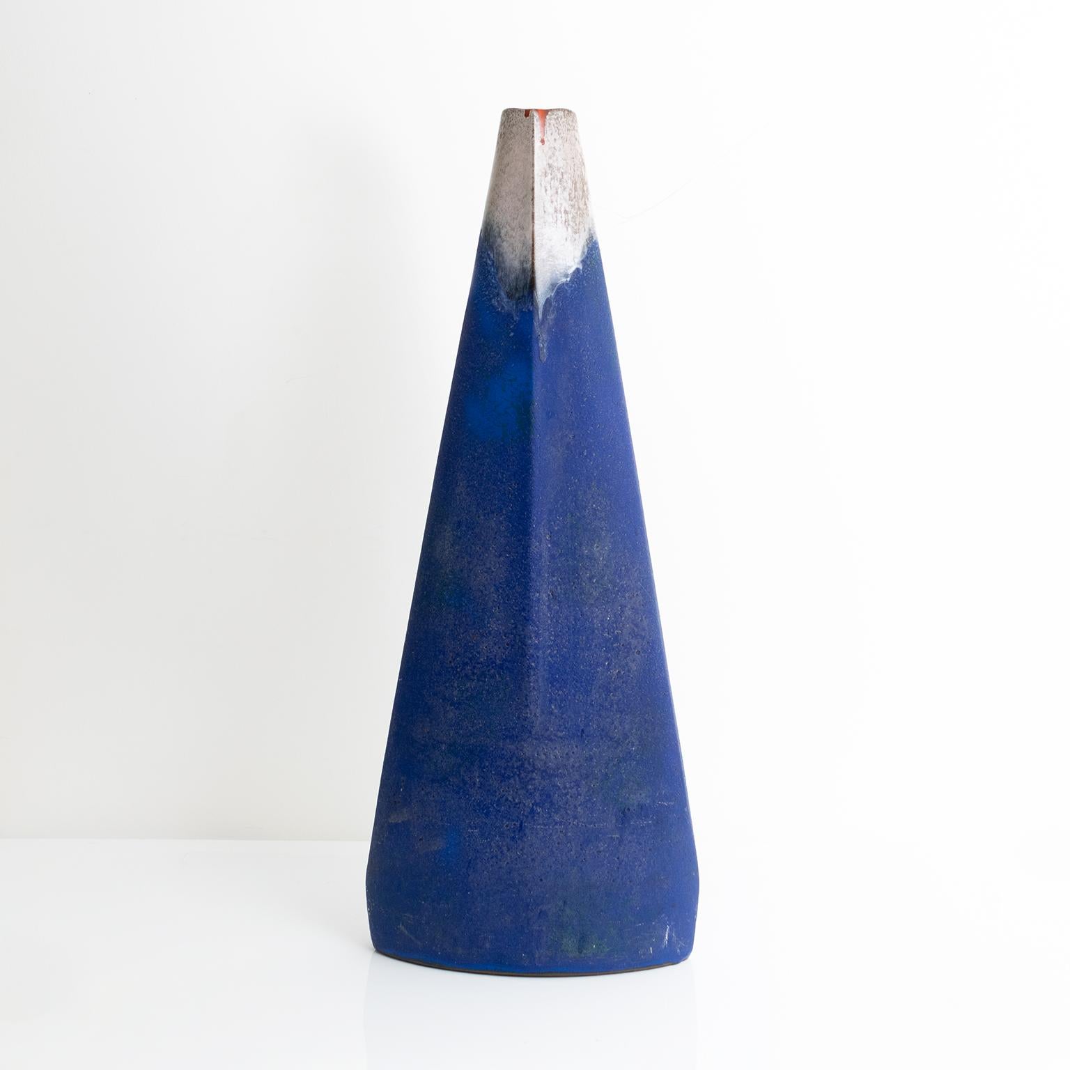 A very large Mid-Century Modern Azzirro vase in deeply saturated cobalt blue glaze with red and earthy colors around the opening. Mad by Ceramano-Kunstkeramik, Ransbach-Baumbach, West-Germany, circa 1960. 

Measures: Height 34”, width 14”, depth