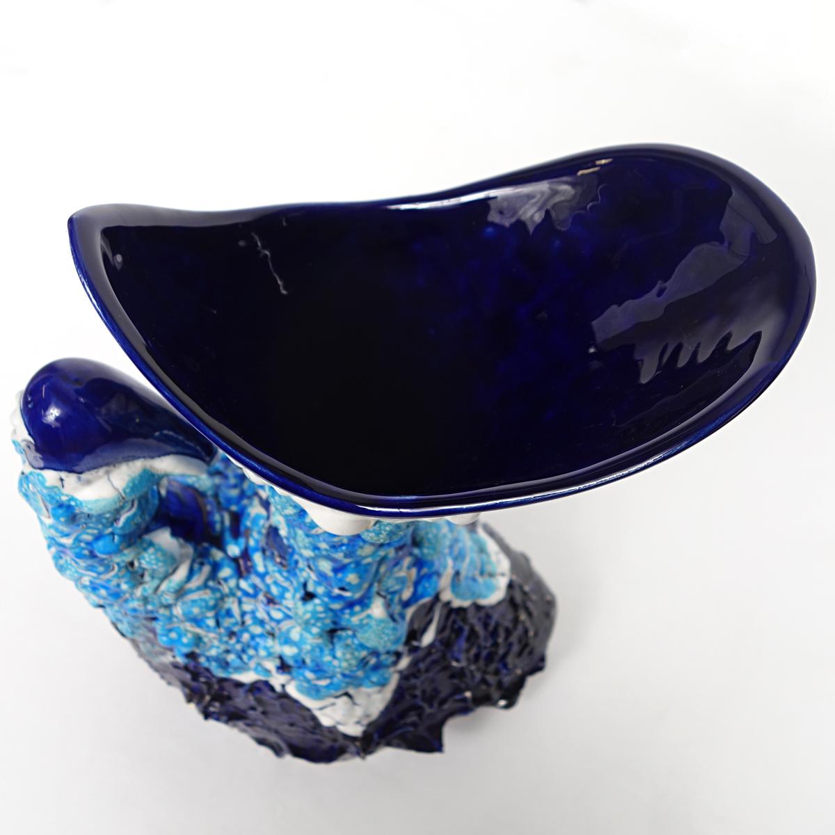 Grand vase bleu moderne du milieu du siècle dernier, spécialiste français de la céramique de Vallauris en vente 1