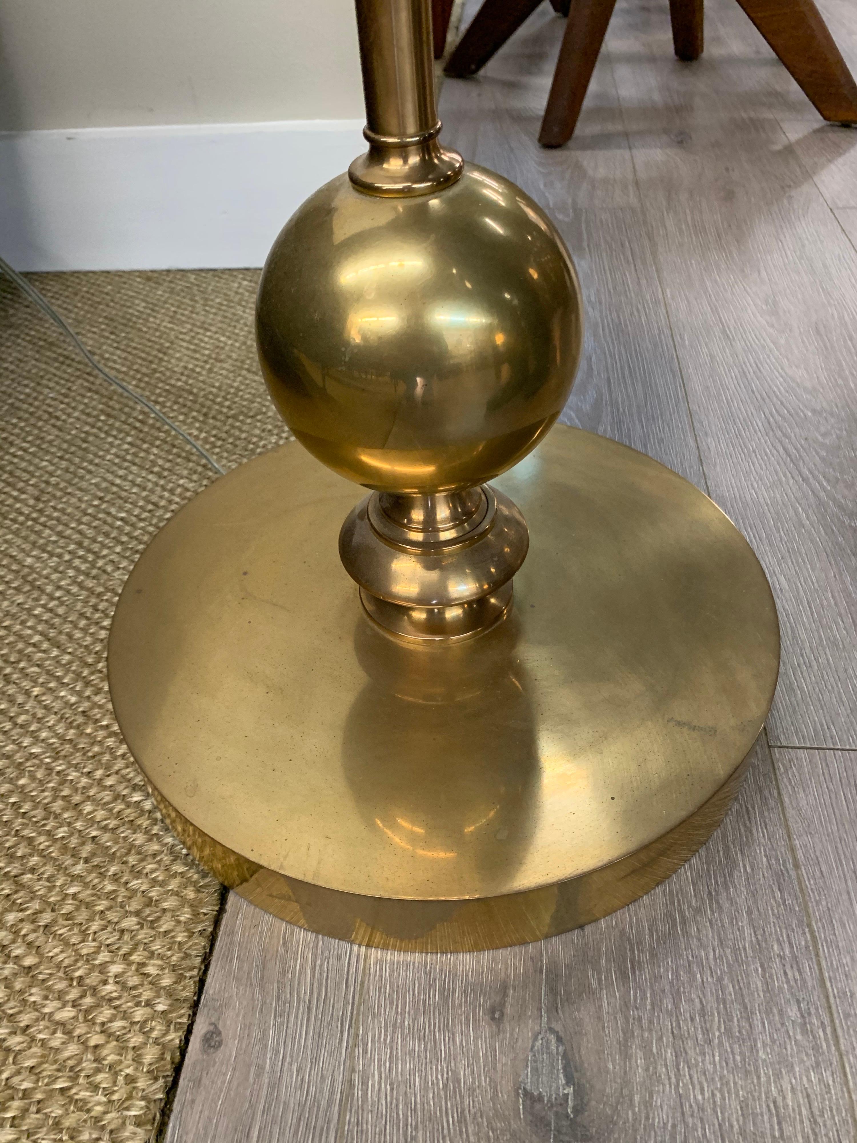 Mid-Century Modern Tall Brass Floor Lamp In Excellent Condition In West Hartford, CT