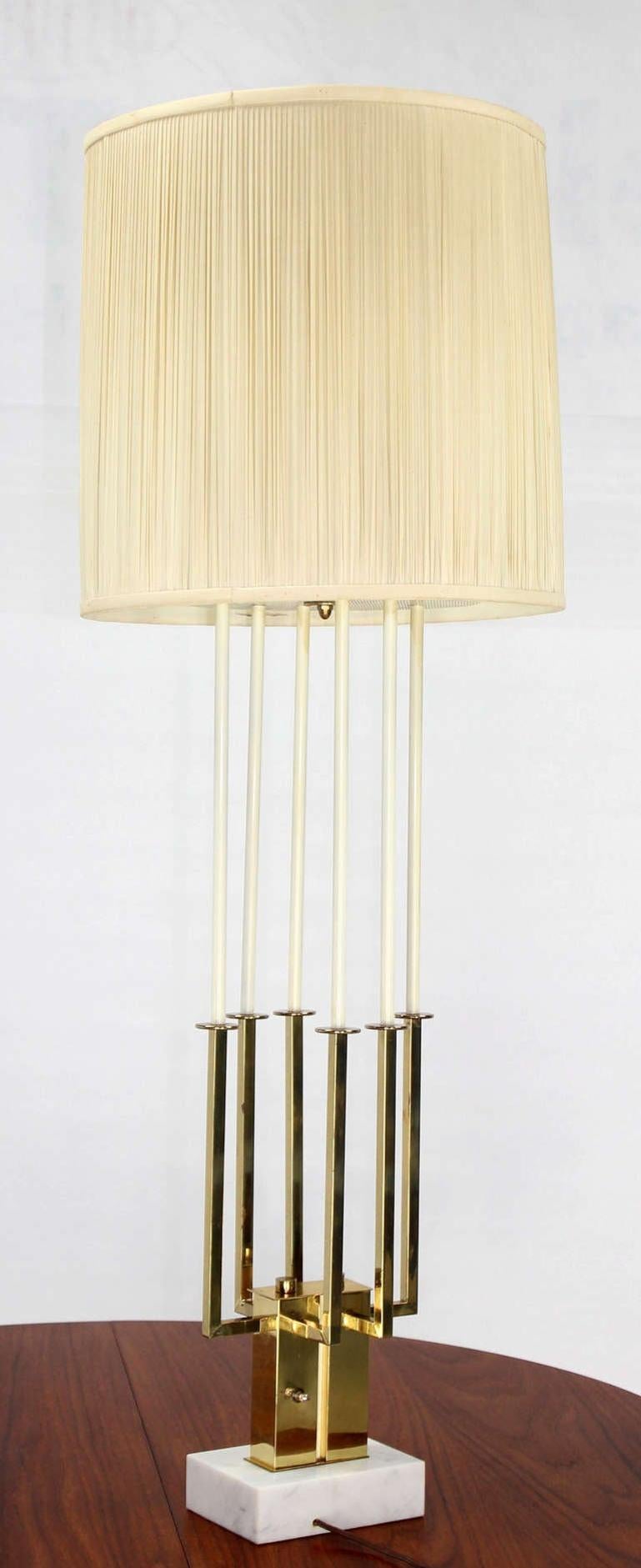 Mid Century Modern Tall Brass Marble Base Tischlampe MINT! (Messing) im Angebot