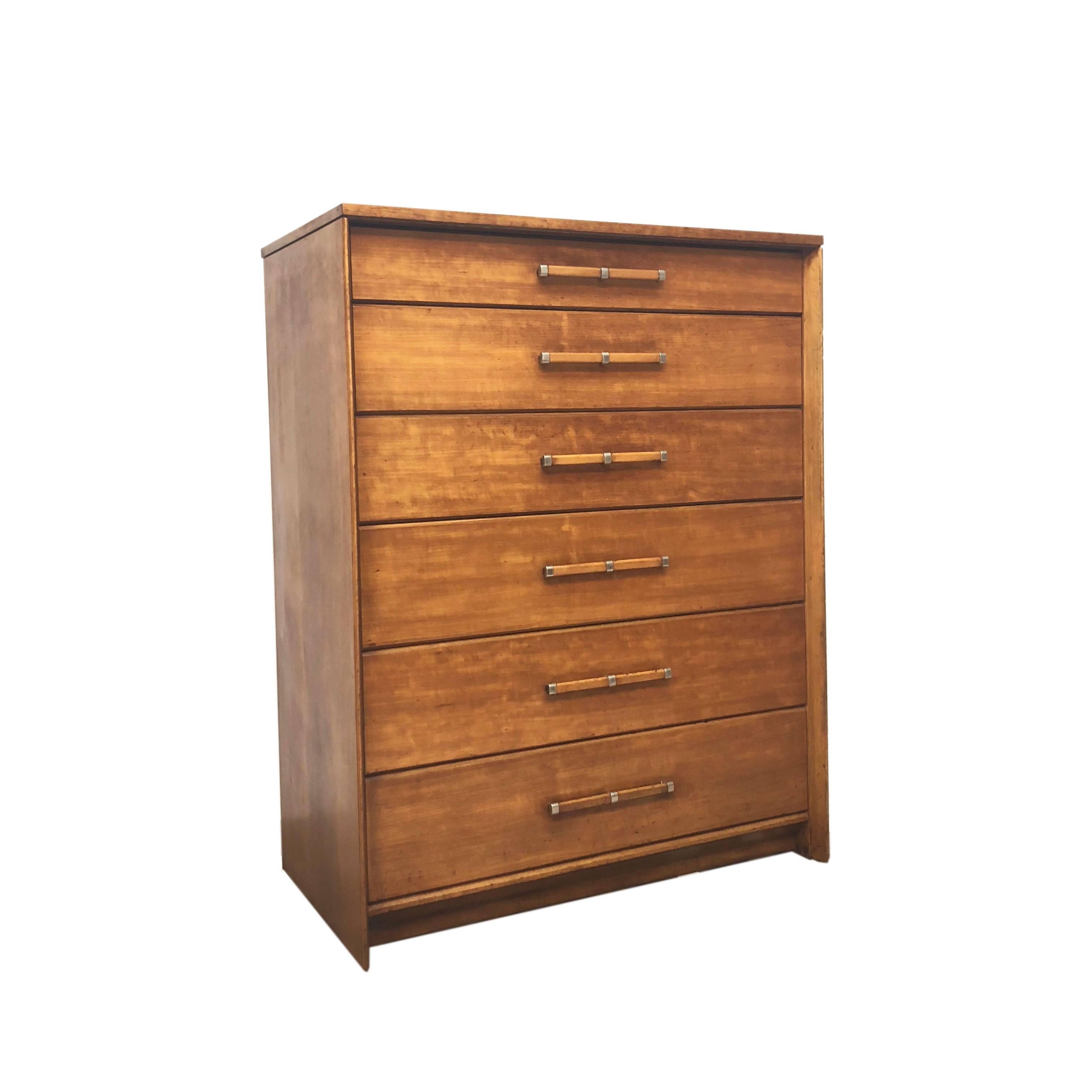 Mid-Century Modern six-drawer dresser by John Stuart for Johnson Furniture. Some marking on base as seen in photos. Age appropriate wear.

Measurements: 36