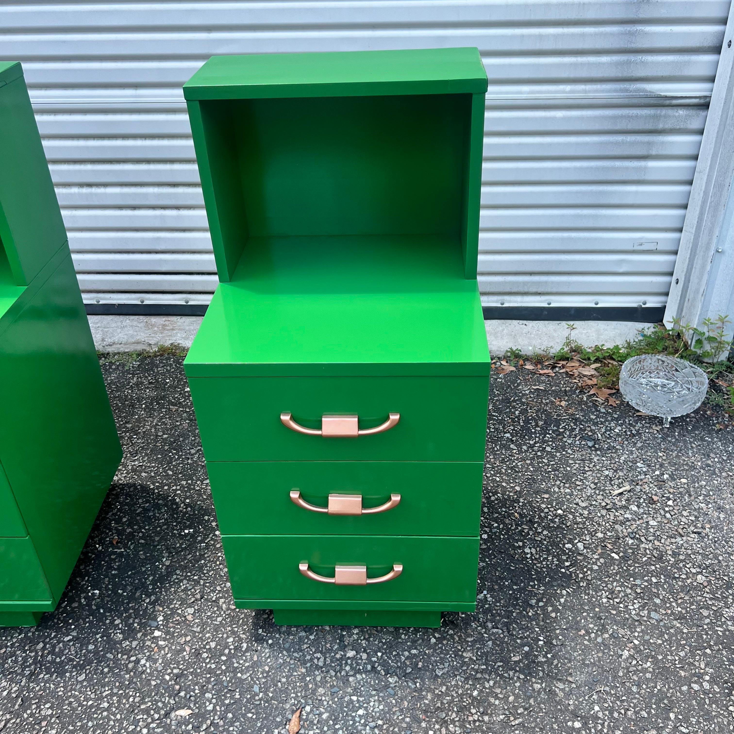 Mid-Century Modern tall green Lacquered nightstands, a pair  4