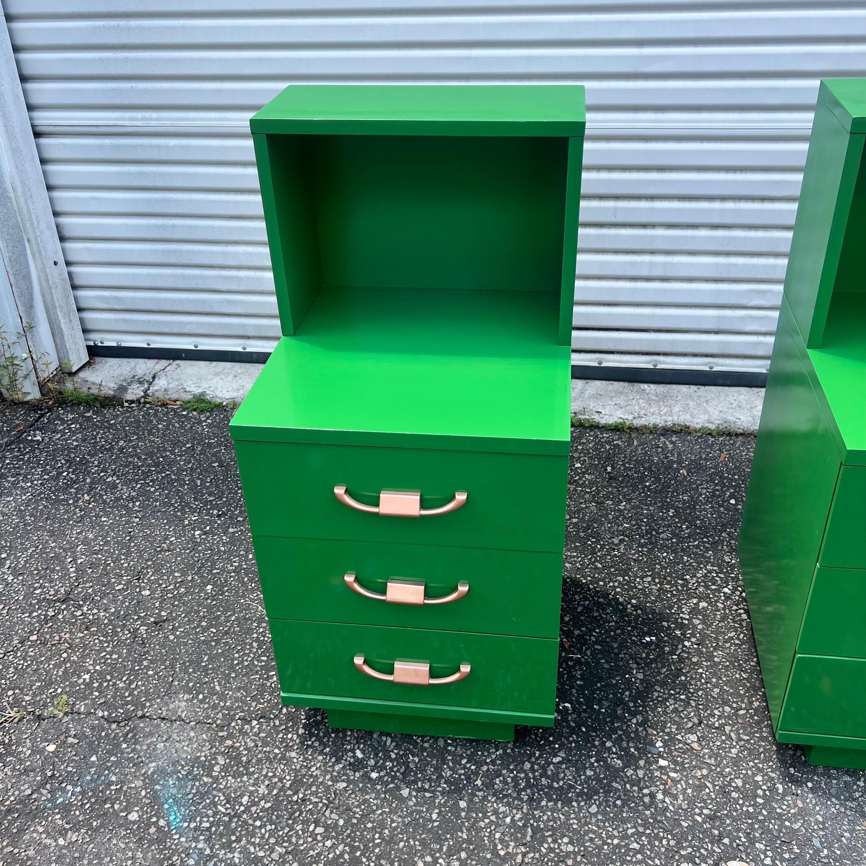 Mid-Century Modern tall green Lacquered nightstands, a pair  5