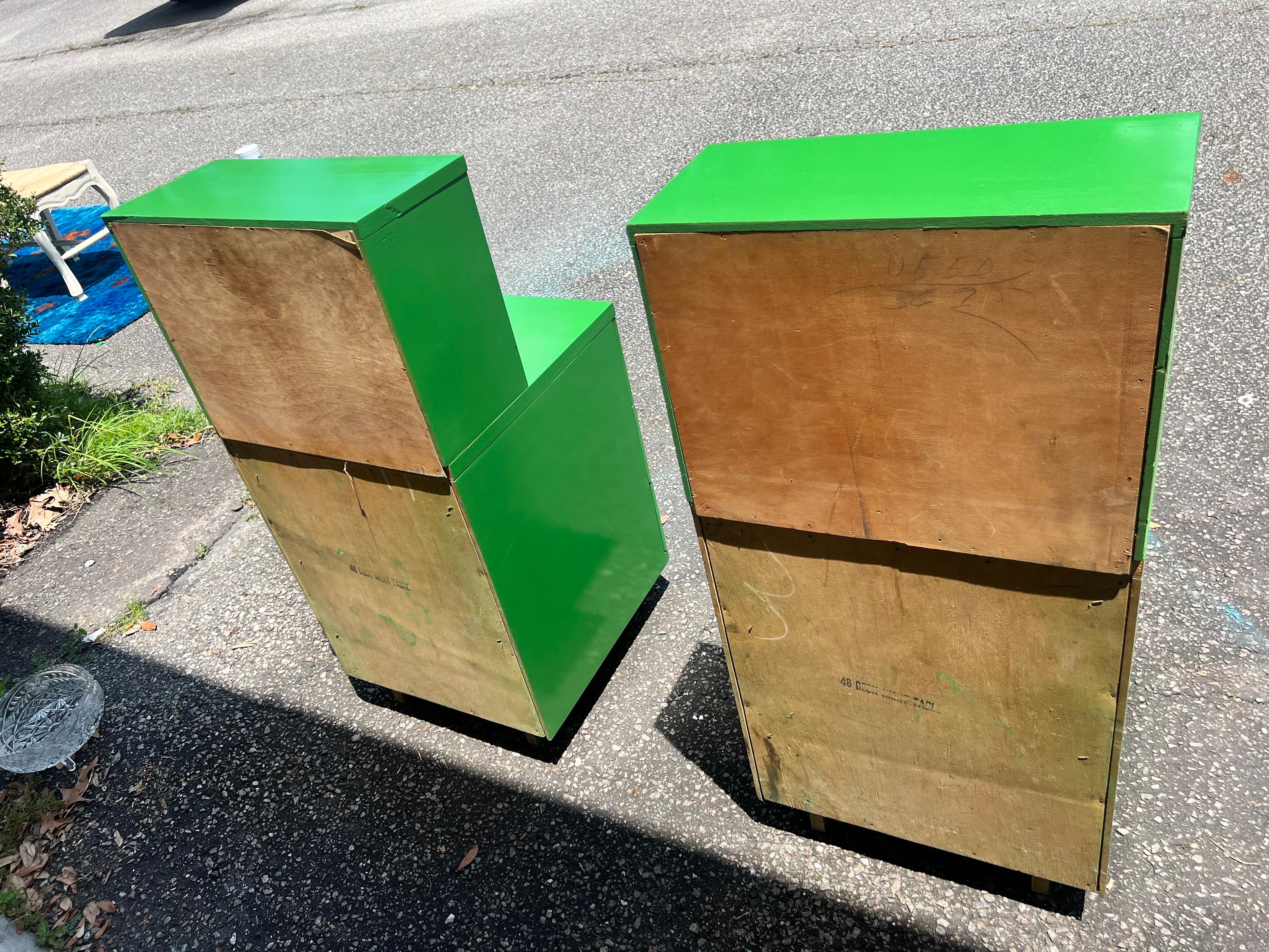 Mid-Century Modern tall green Lacquered nightstands, a pair  6