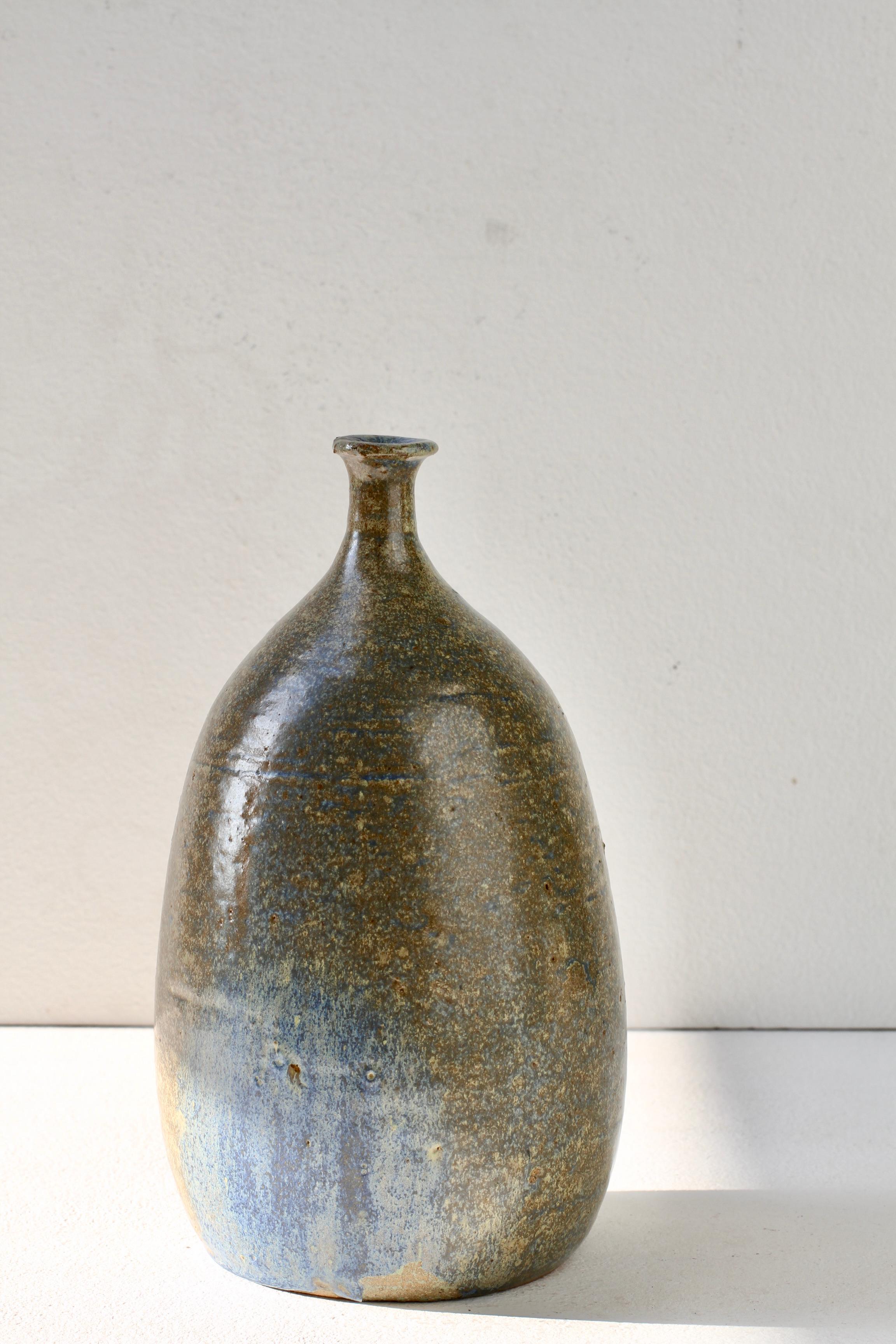 Mid-Century Modern Tall Hand Thrown & Glazed Studio Pottery Vase circa 1970s im Angebot 2