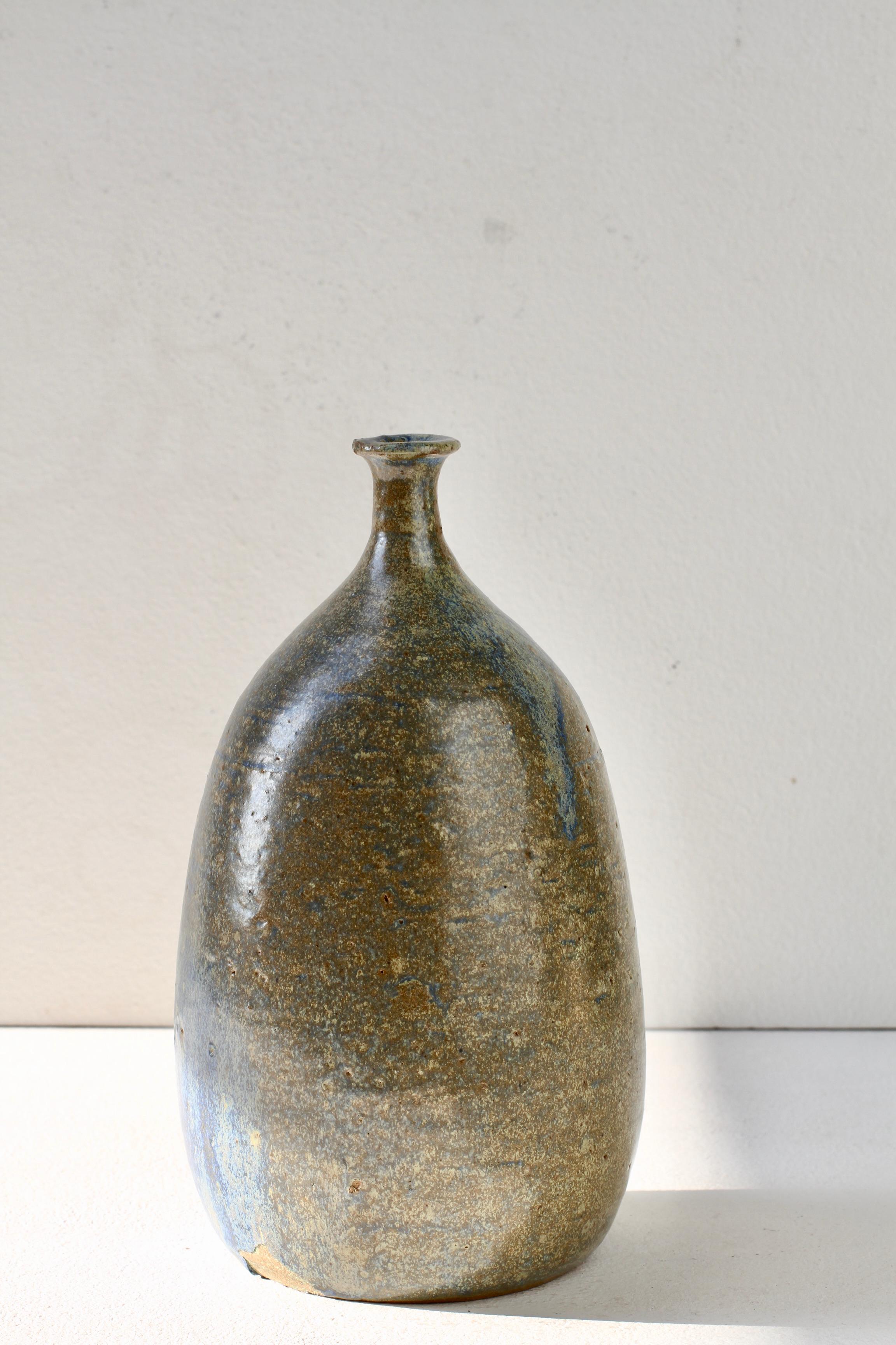 Mid-Century Modern Tall Hand Thrown & Glazed Studio Pottery Vase circa 1970s im Angebot 3