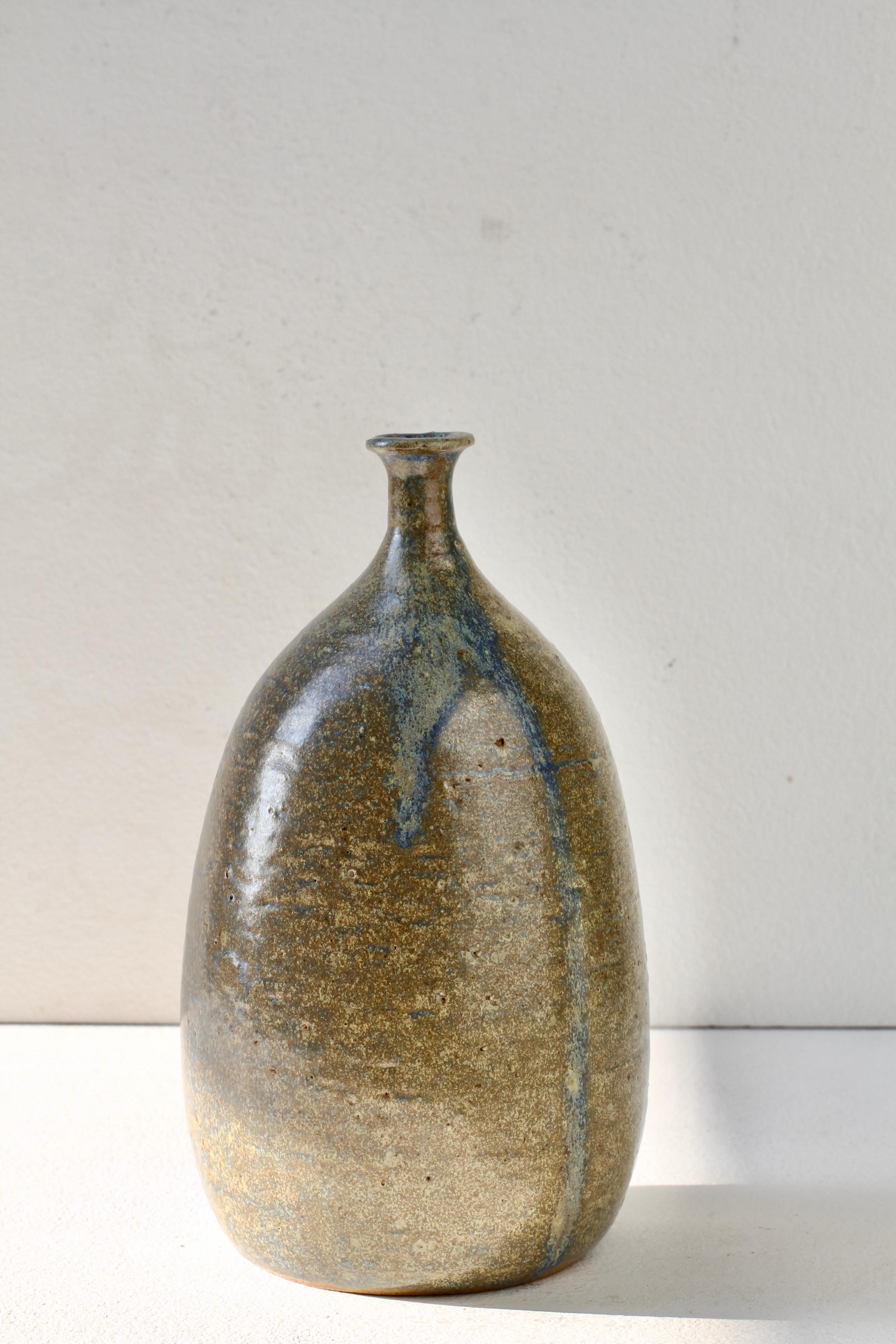 Mid-Century Modern Tall Hand Thrown & Glazed Studio Pottery Vase circa 1970s im Angebot 4