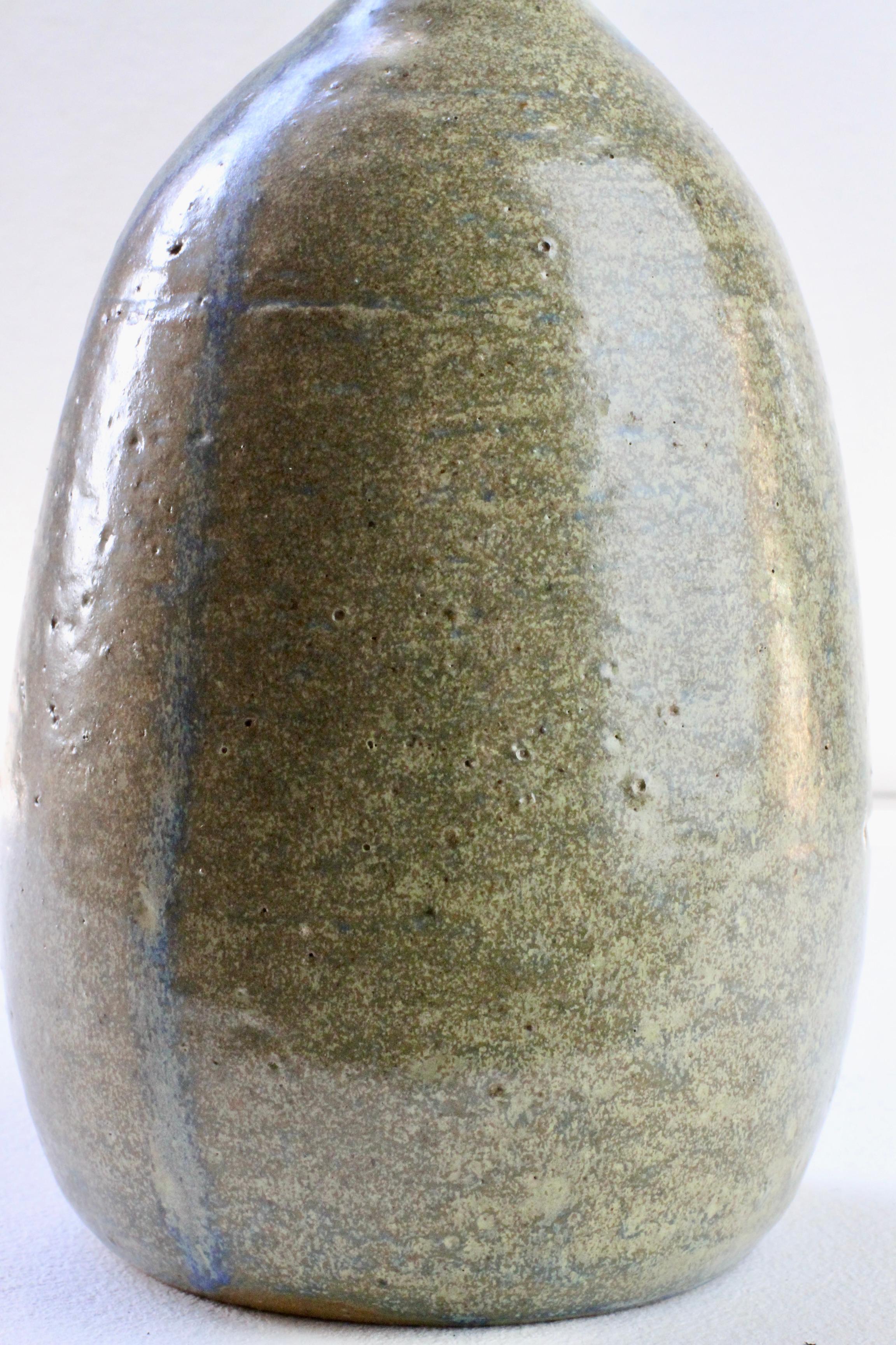 Mid-Century Modern Tall Hand Thrown & Glazed Studio Pottery Vase circa 1970s im Angebot 6