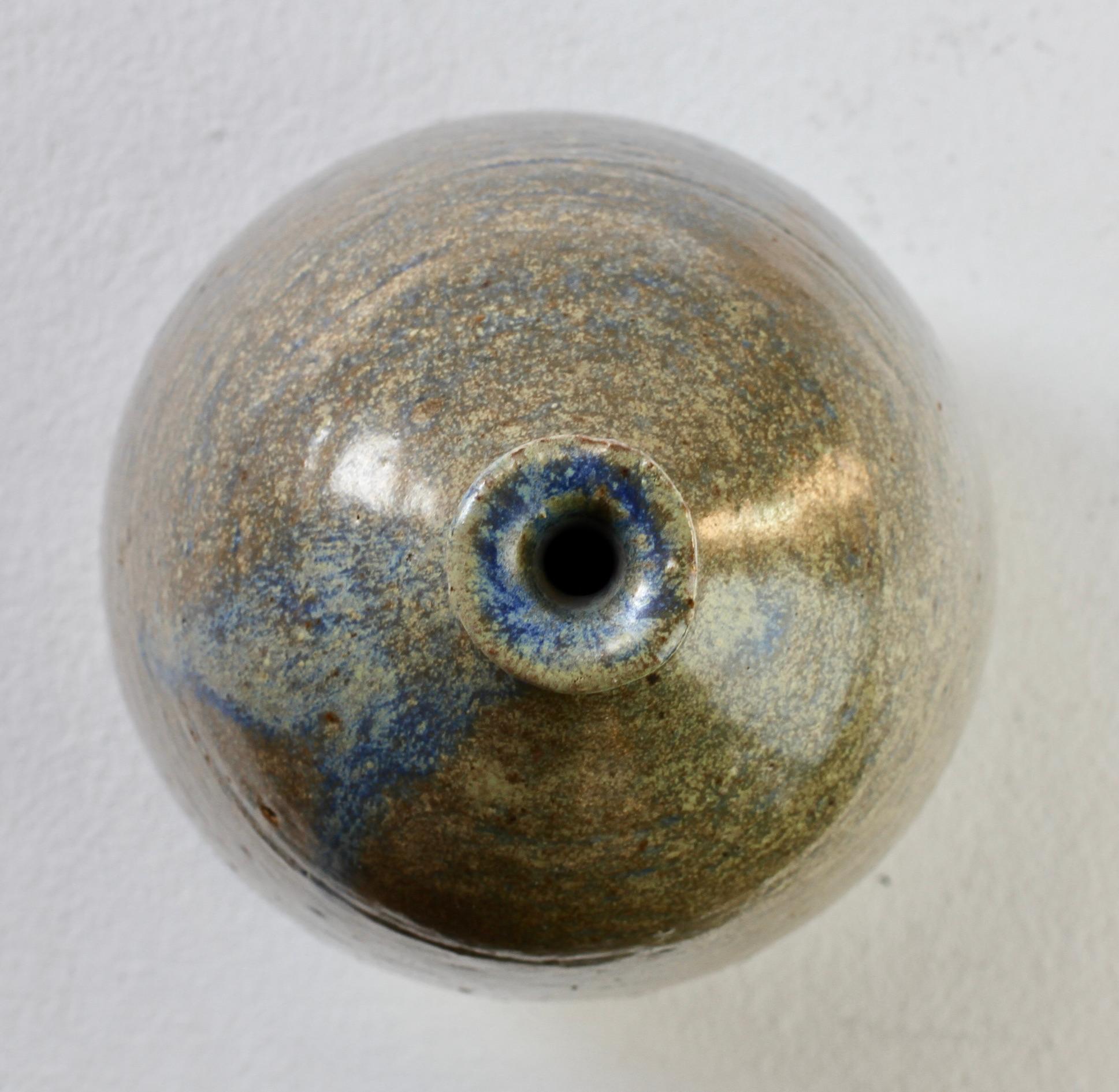 Mid-Century Modern Tall Hand Thrown & Glazed Studio Pottery Vase circa 1970s im Angebot 9