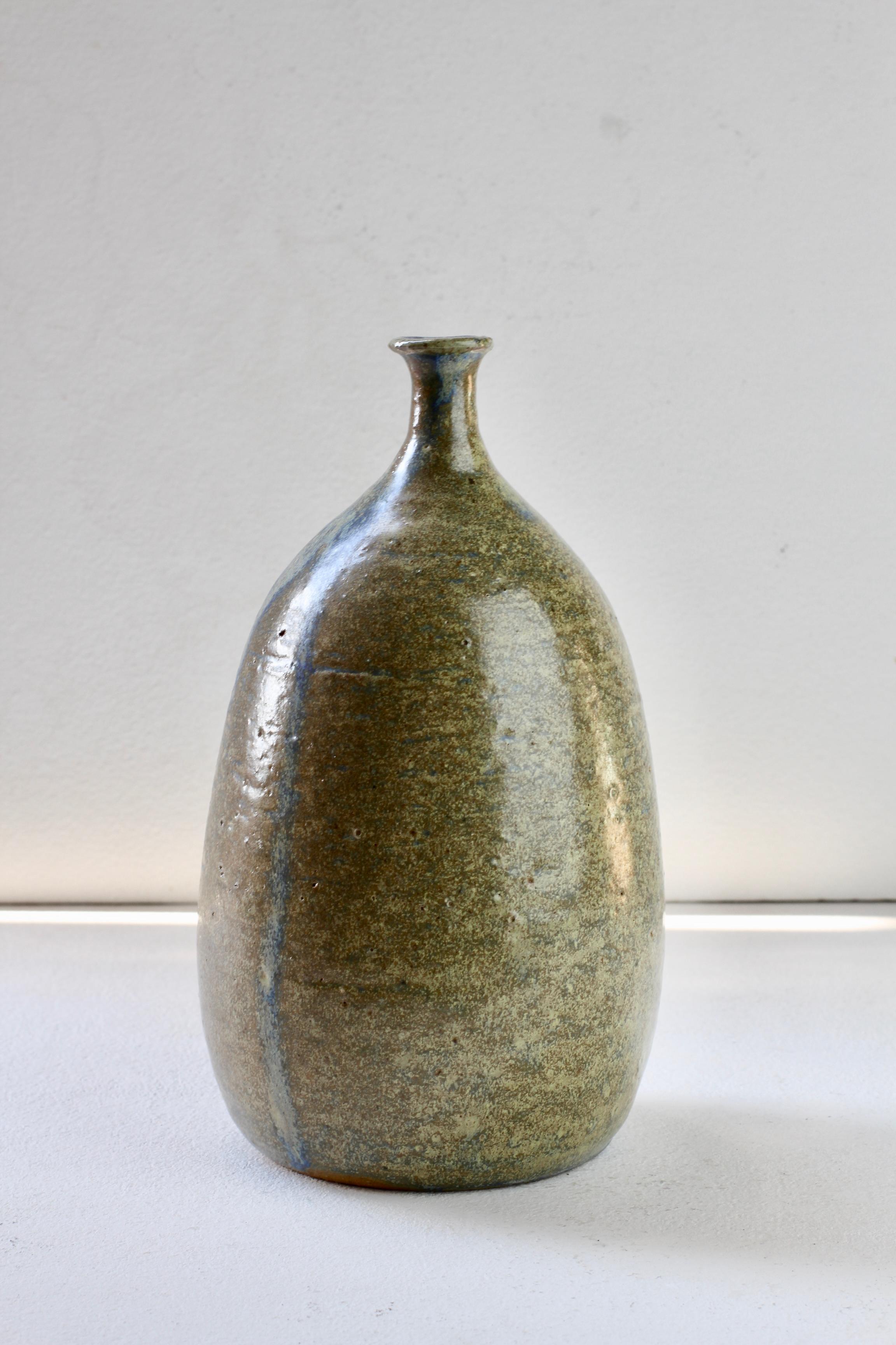 Mid-Century Modern Tall Hand Thrown & Glazed Studio Pottery Vase circa 1970s (Deutsch) im Angebot