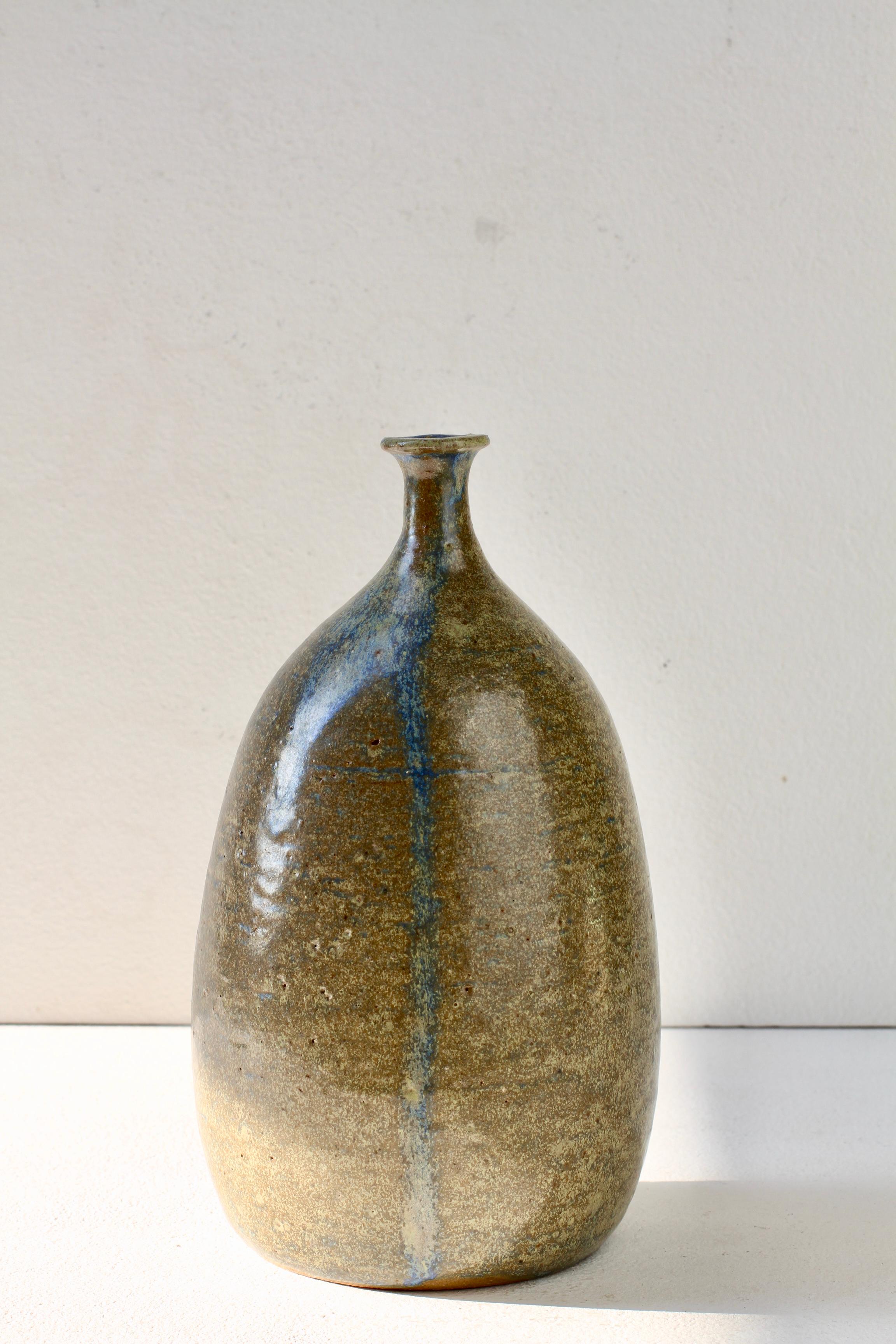 Mid-Century Modern Tall Hand Thrown & Glazed Studio Pottery Vase circa 1970s im Zustand „Starke Gebrauchsspuren“ im Angebot in Landau an der Isar, Bayern