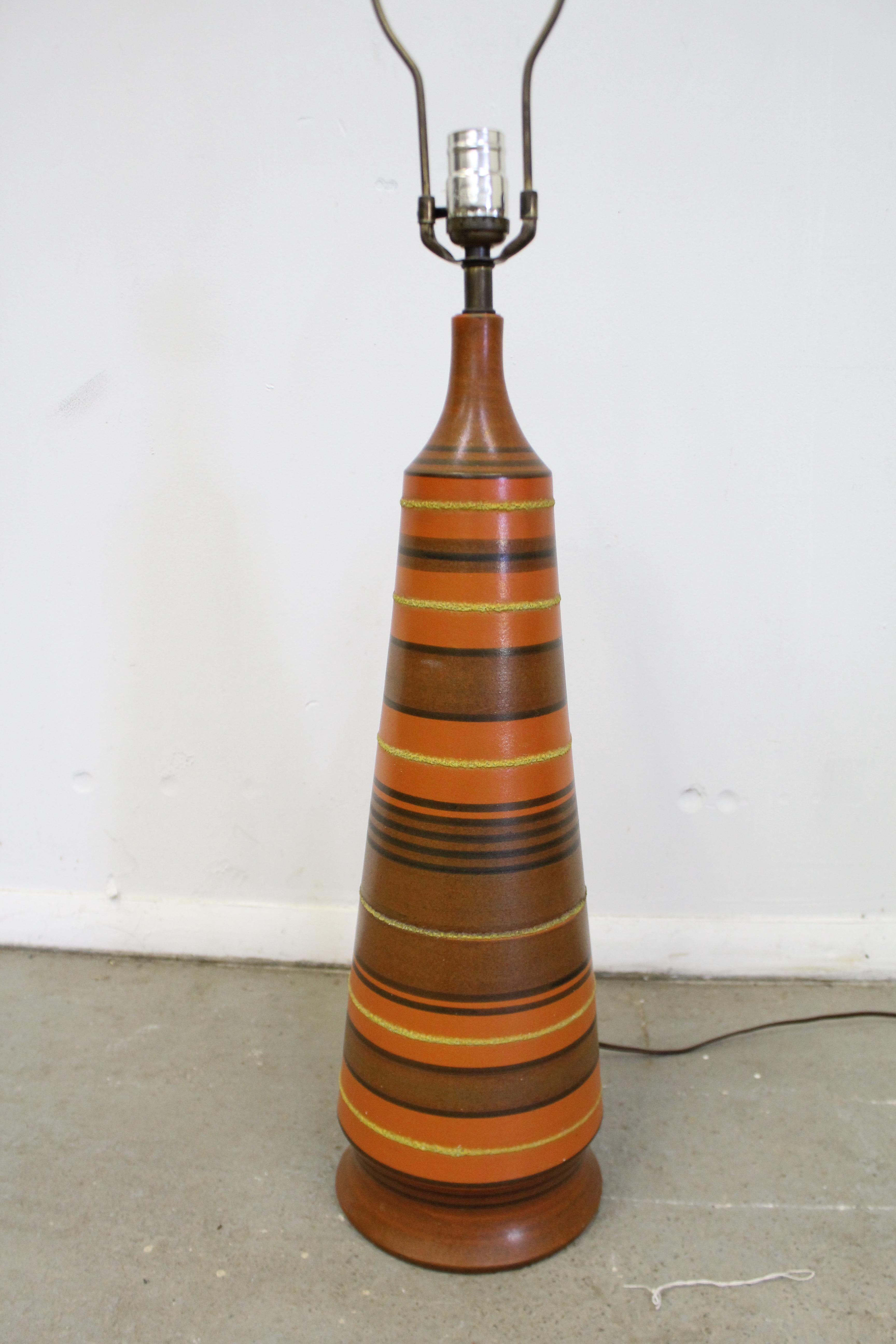 Mid-Century Modern Tall Italian Ceramic Cone Striped Orange Table Lamp In Good Condition In Wilmington, DE