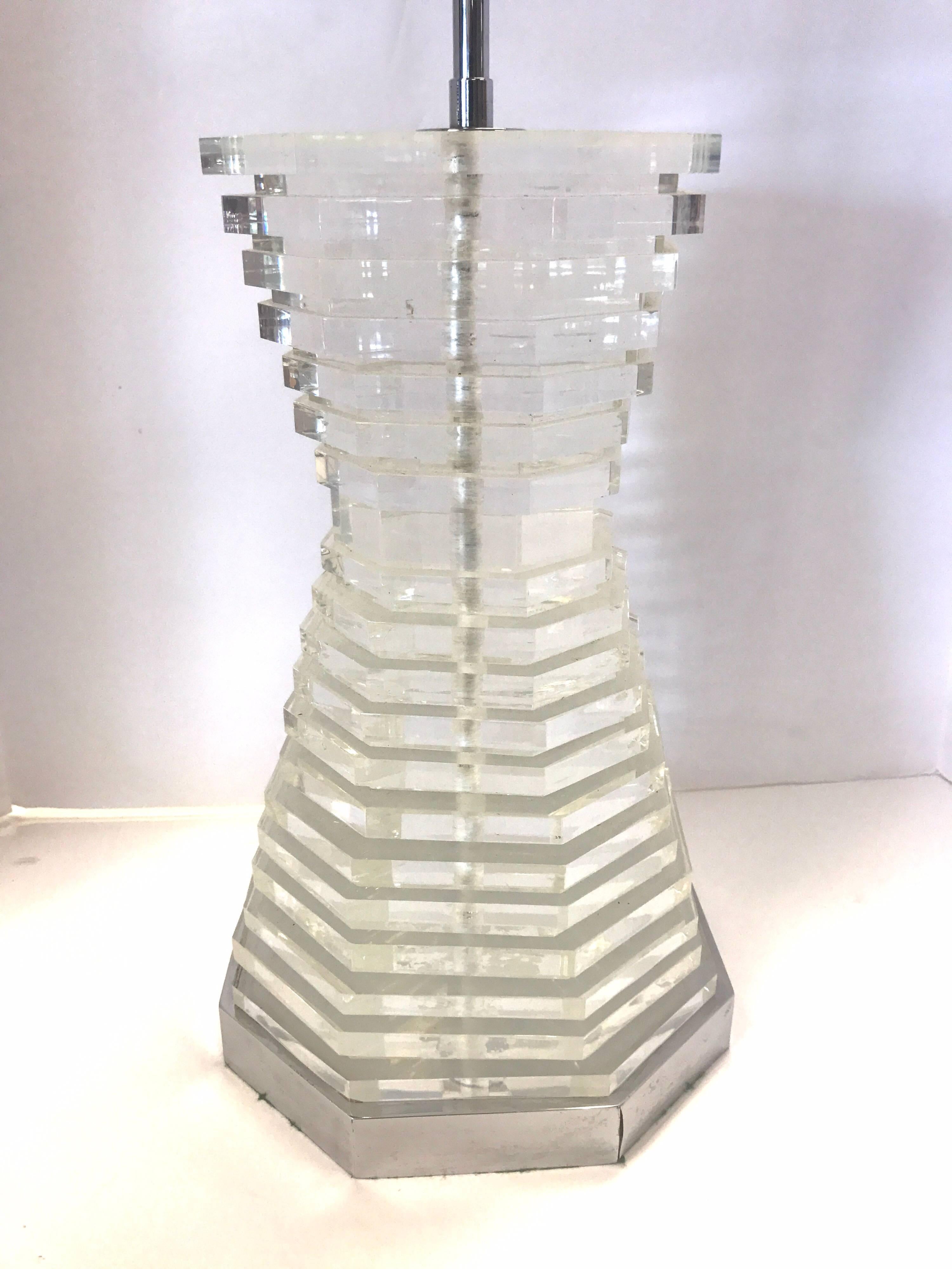 Mid-Century Modern Tall Lucite Stacked Table Lamp In Good Condition In West Hartford, CT