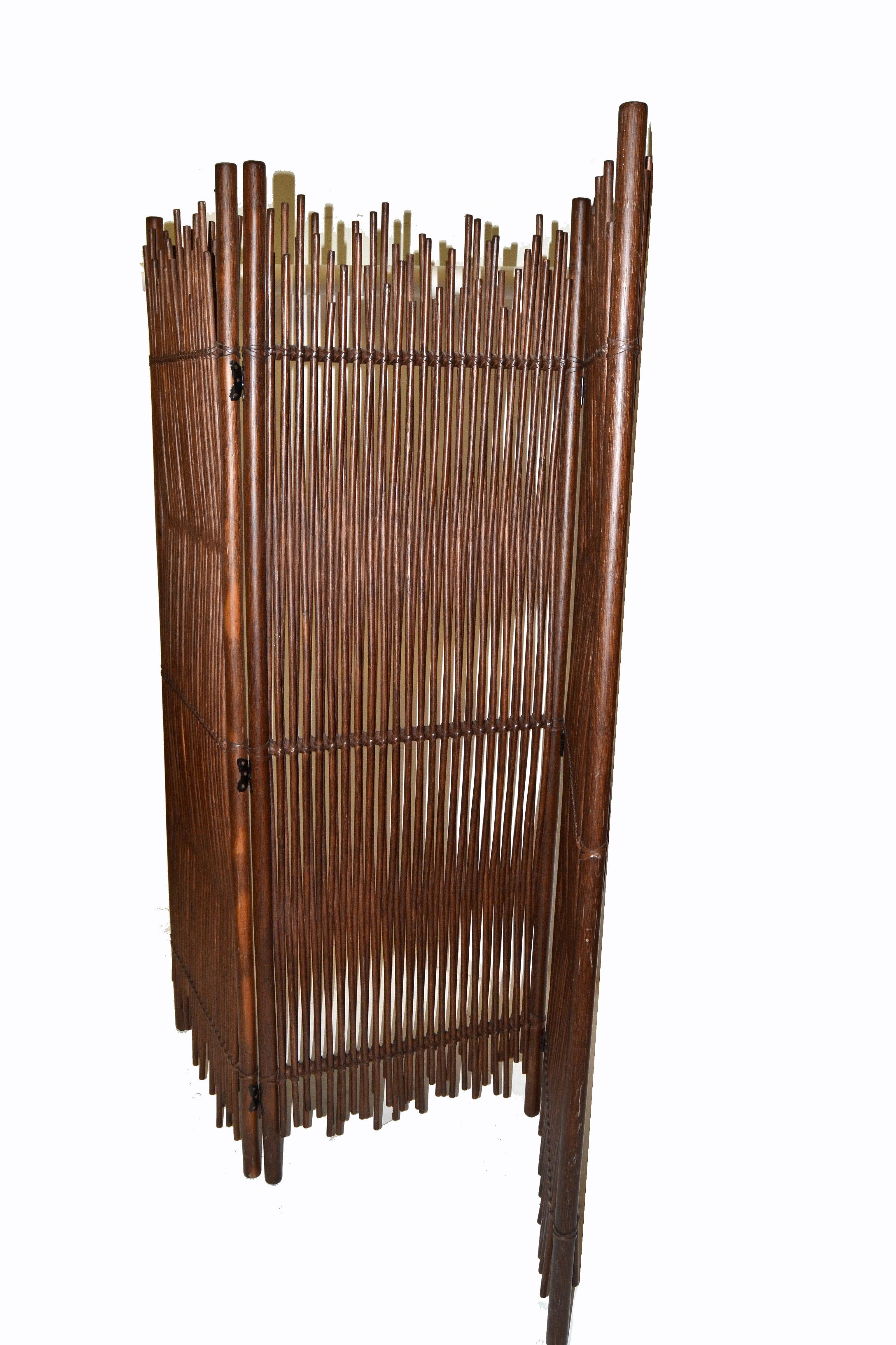 Mid-Century Modern Tall Solid Bamboo Wood Room Divider Screen Partition Italy In Good Condition For Sale In Miami, FL