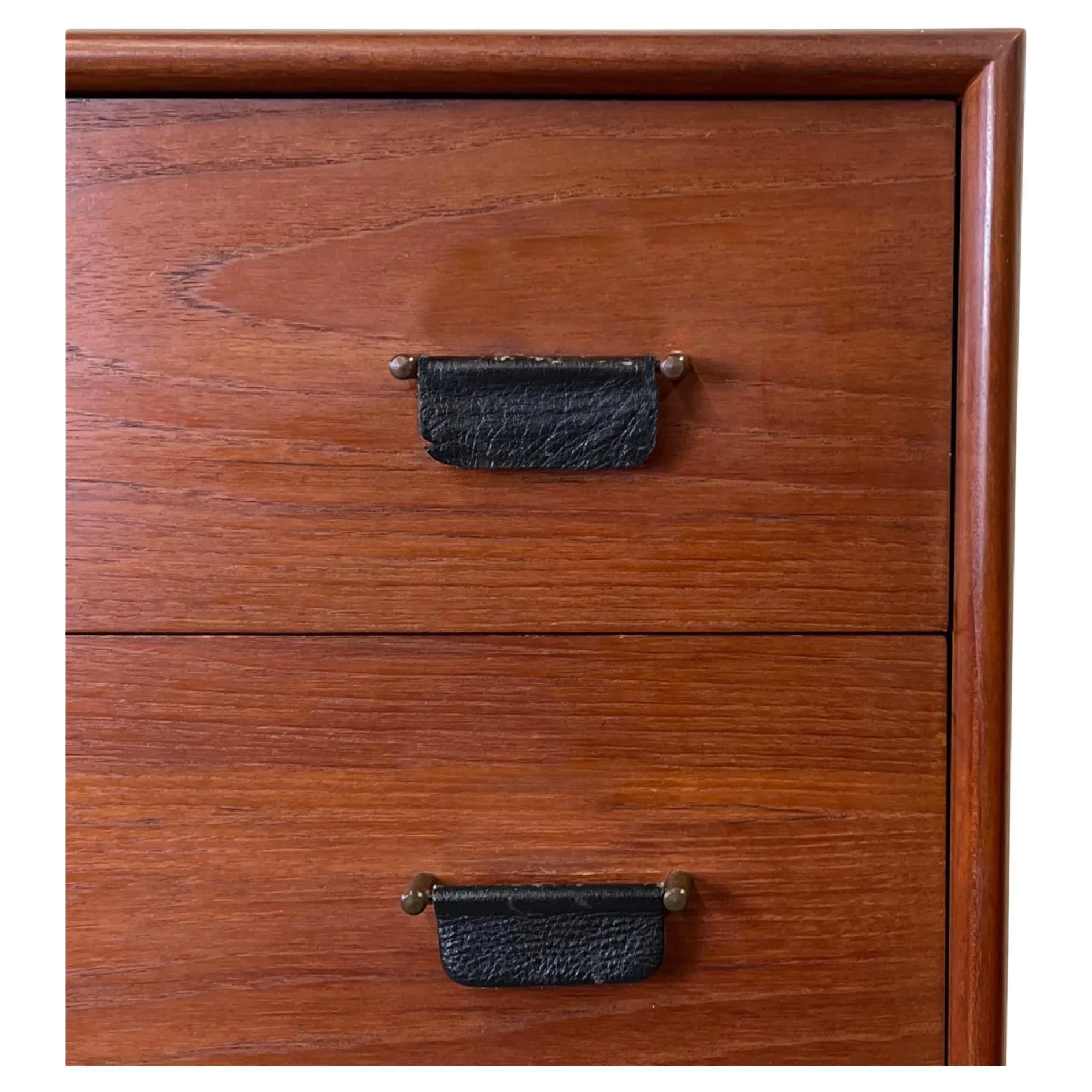 Mid-Century Modern Mid Century Modern Tall teak 5 drawer dresser Black leather pulls plinth base For Sale