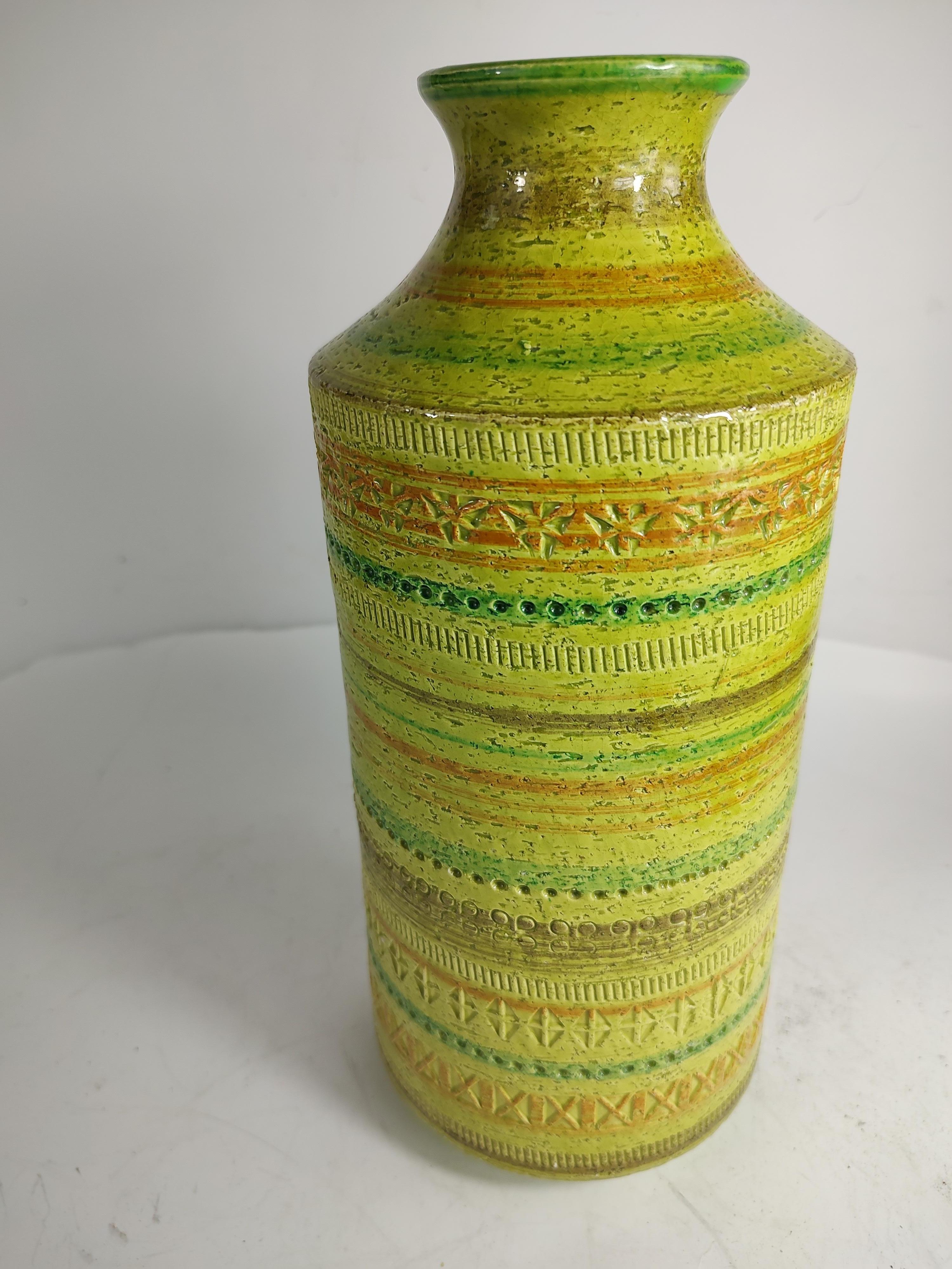 Mid Century Modern Tall Vase in Lime Green by Aldo Londi for Bitossi  For Sale 1