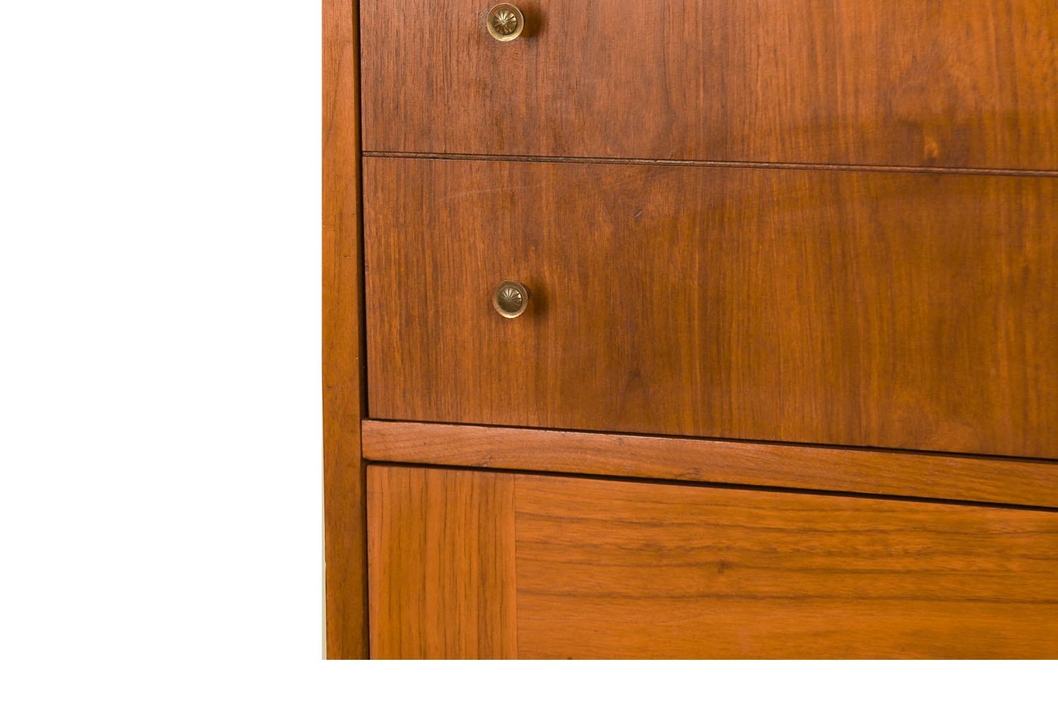 Mid-Century Modern Tall Walnut Dresser In Good Condition For Sale In Baltimore, MD