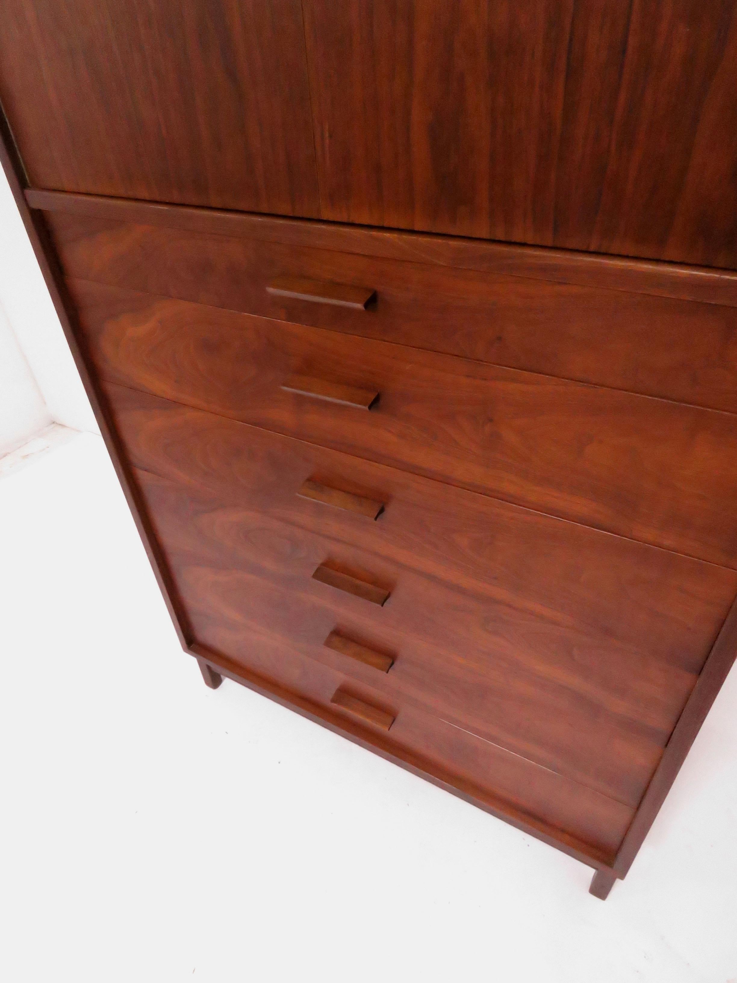 Mid-20th Century Mid-Century Modern Tall Wardrobe Dresser in Walnut, circa 1960s