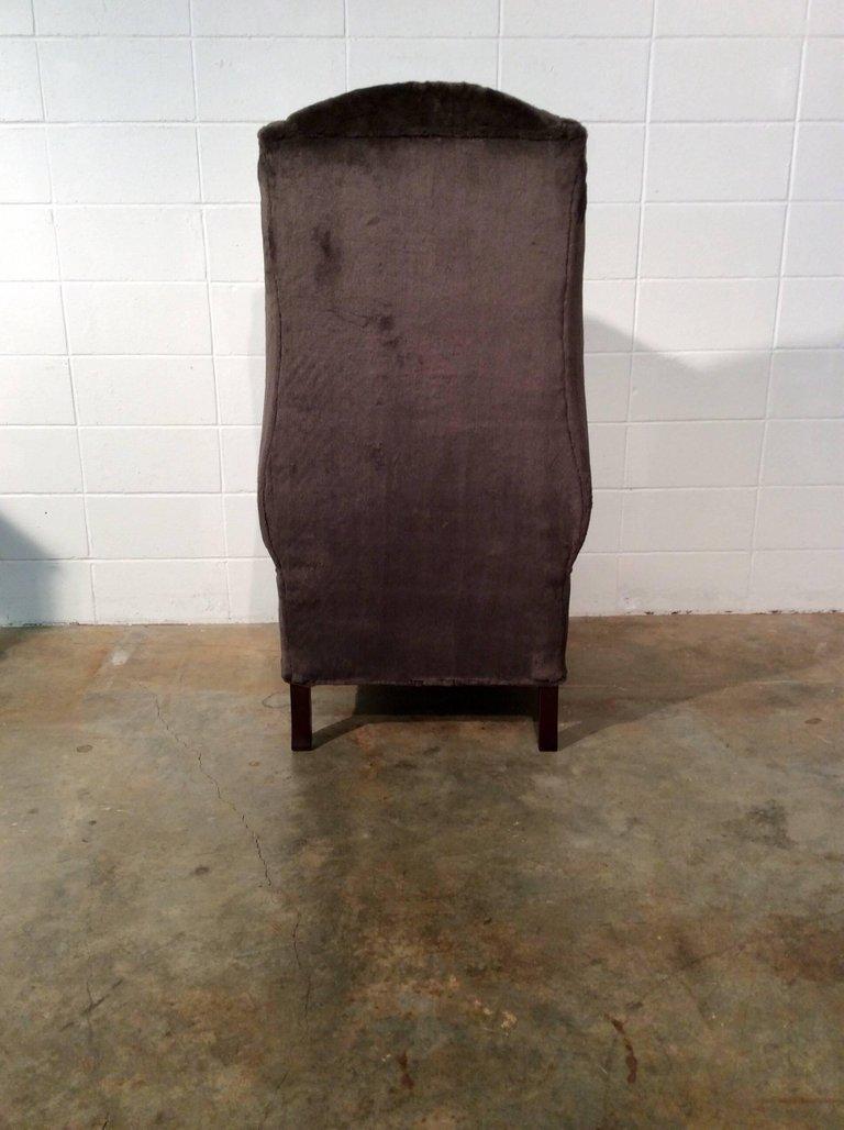 Tissu d'ameublement Paire de chaises hautes à haut dossier en forme d'aile, de style moderne du milieu du siècle dernier en vente