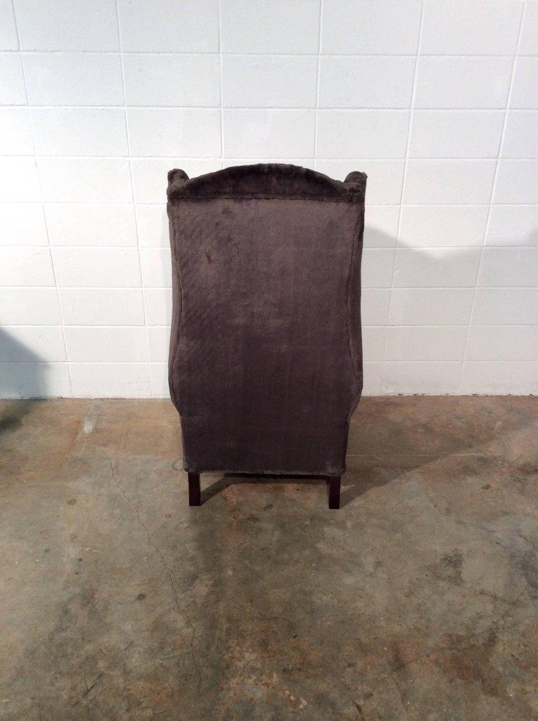 Paire de chaises hautes à haut dossier en forme d'aile, de style moderne du milieu du siècle dernier en vente 1