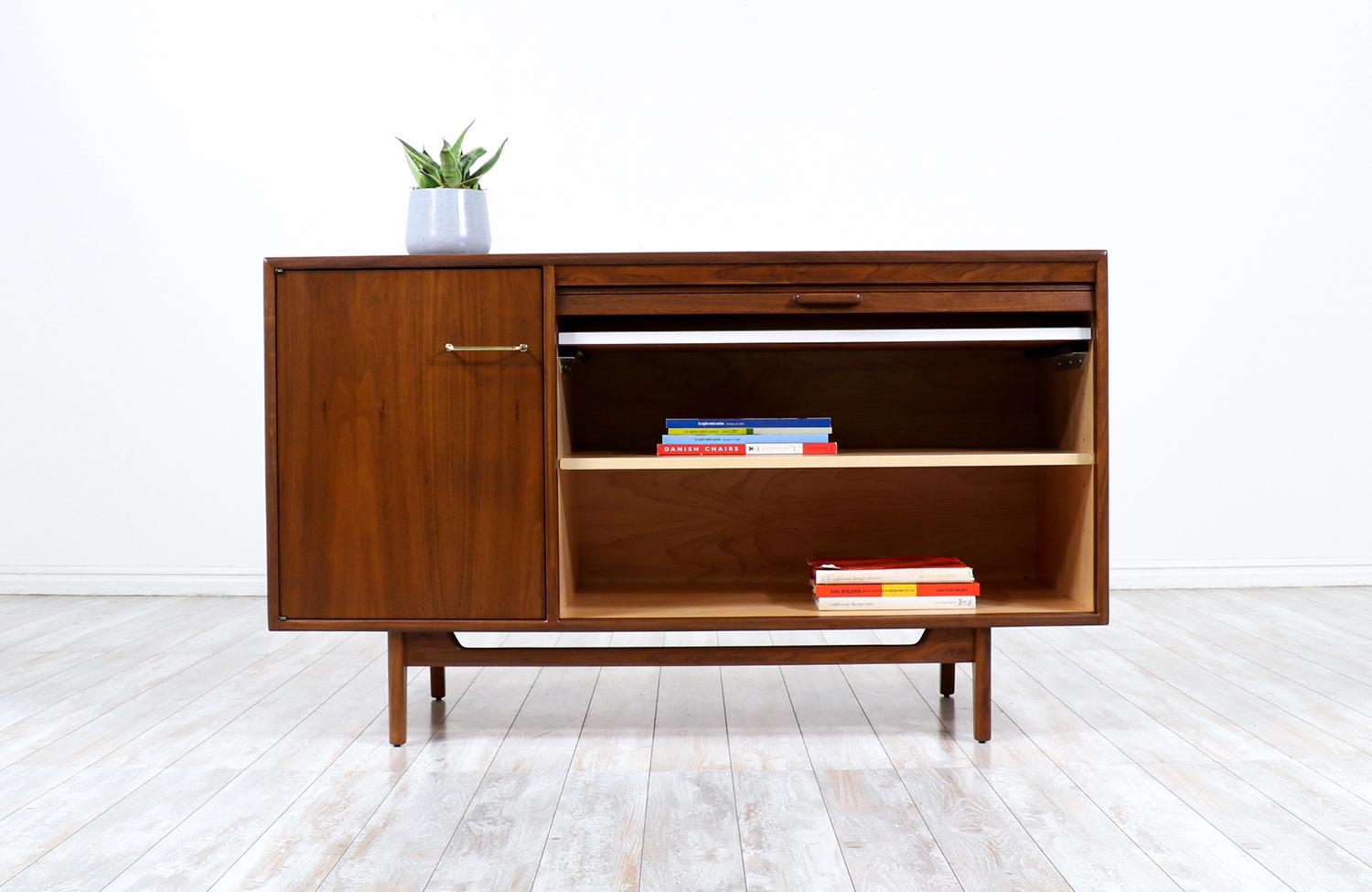 jens risom credenza