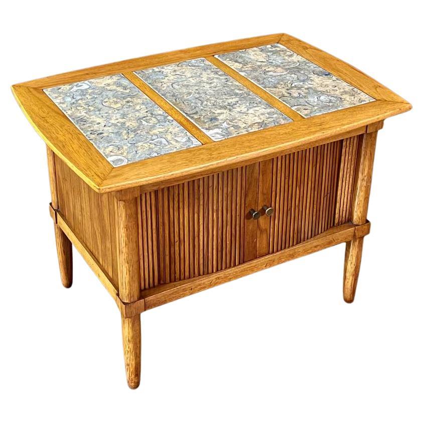 Table de chevet à porte tambour avec dessus en pierre par Tomlinson