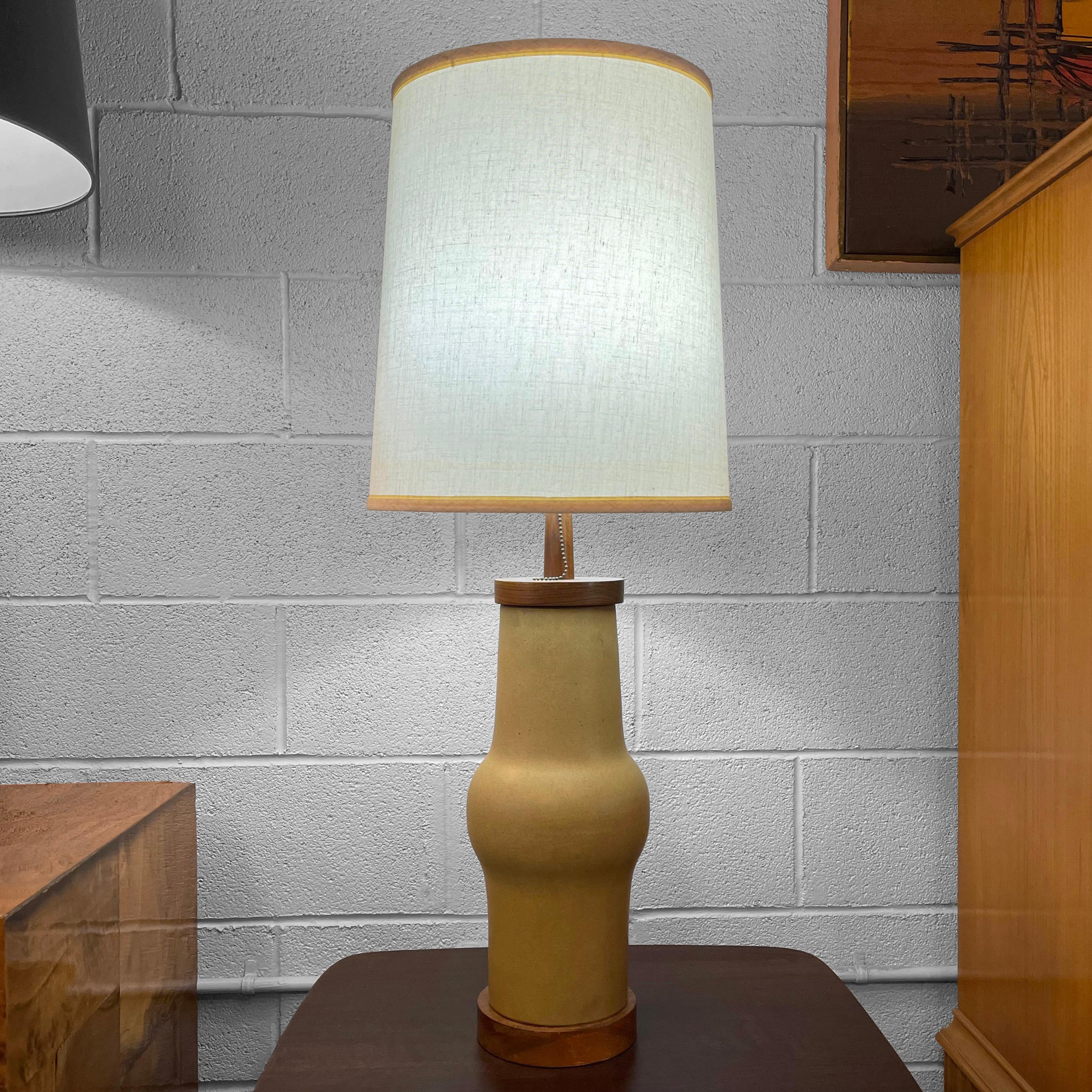 American Mid-Century Modern Tan Art Pottery Table Lamp by Gordon Martz For Sale
