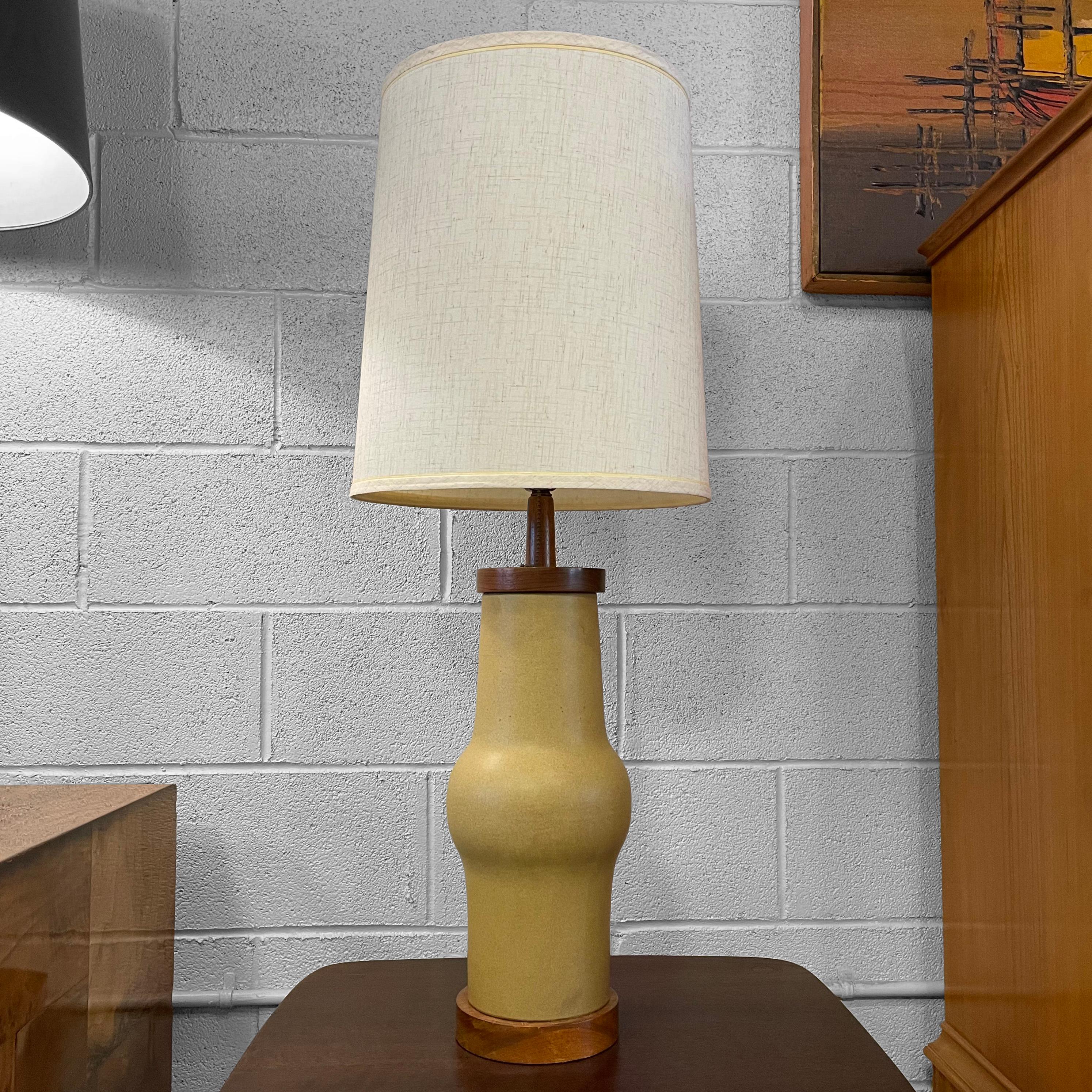 20th Century Mid-Century Modern Tan Art Pottery Table Lamp by Gordon Martz For Sale