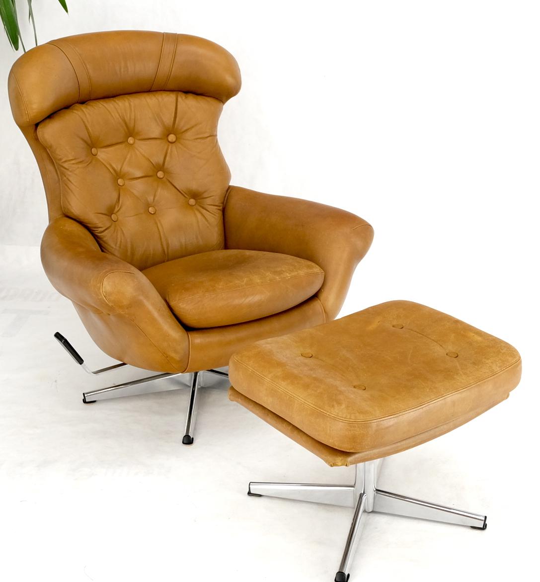 Mid-Century Modern The Modernity Tan Leather Egg Style Wide Back Lounge Chair & Ottoman (chaise longue à dossier large) en vente