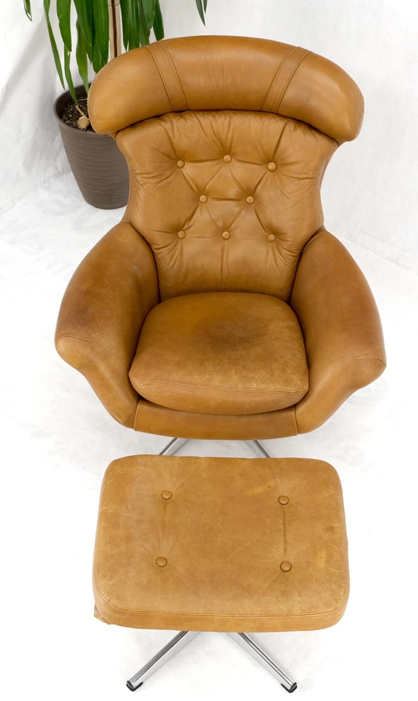 Danois The Modernity Tan Leather Egg Style Wide Back Lounge Chair & Ottoman (chaise longue à dossier large) en vente