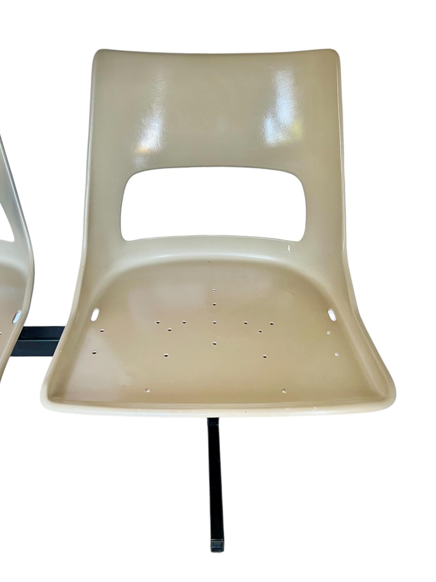 Mid-Century Modern Tandem Four Seat Bench by Krueger 4