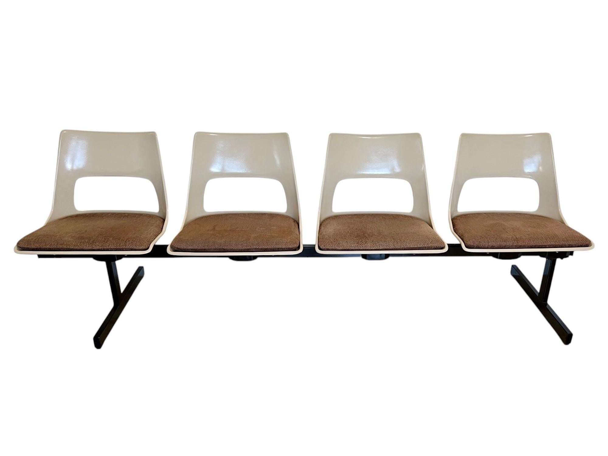 American Mid-Century Modern Tandem Four Seat Bench by Krueger For Sale
