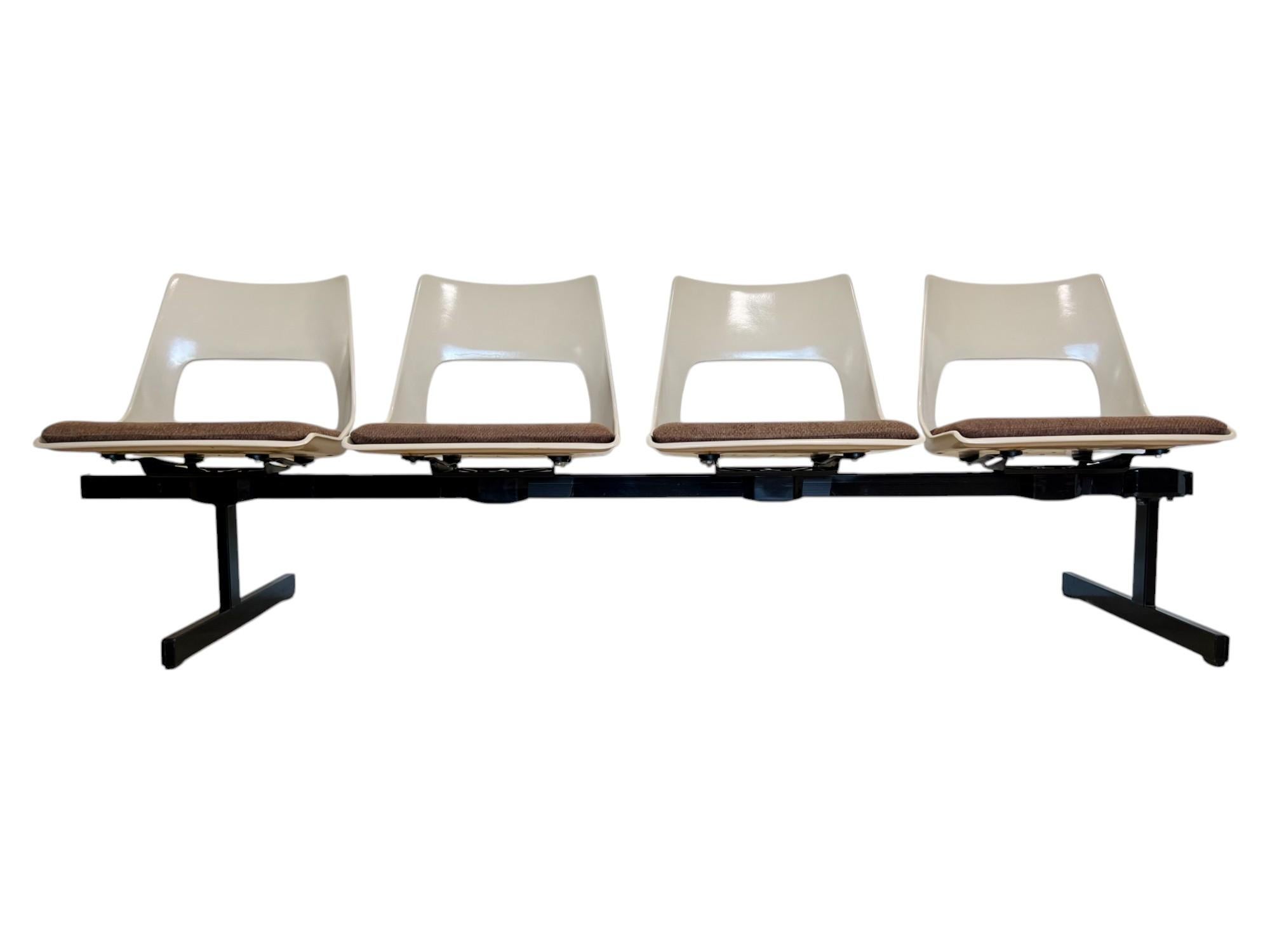 20th Century Mid-Century Modern Tandem Four Seat Bench by Krueger For Sale