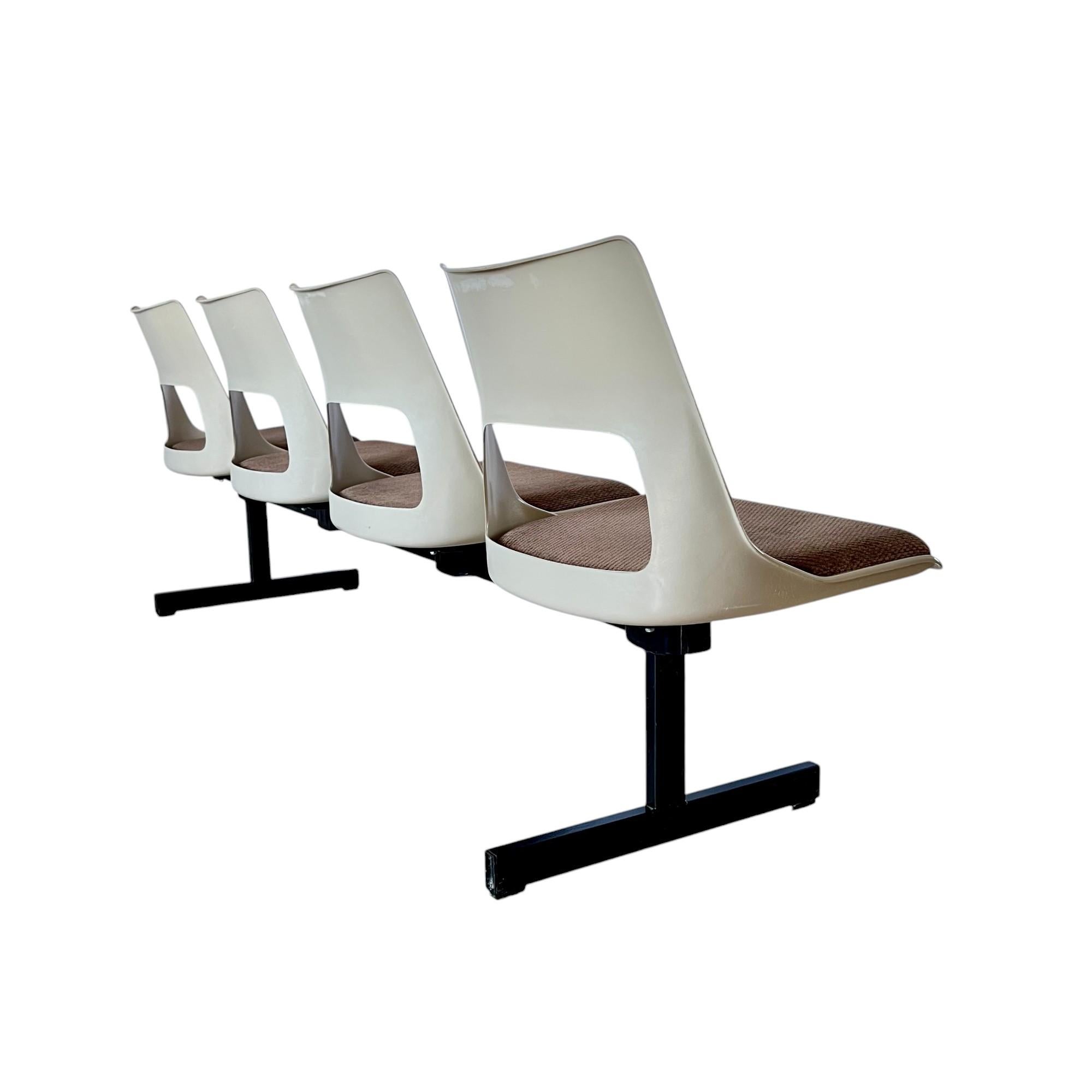 Mid-Century Modern Tandem Four Seat Bench by Krueger 2