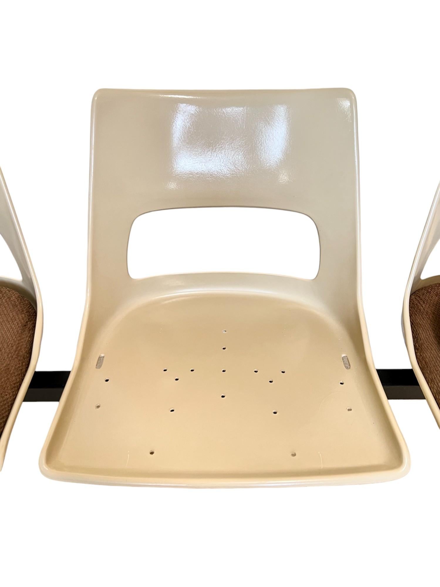 Mid-Century Modern Tandem Four Seat Bench by Krueger For Sale 2