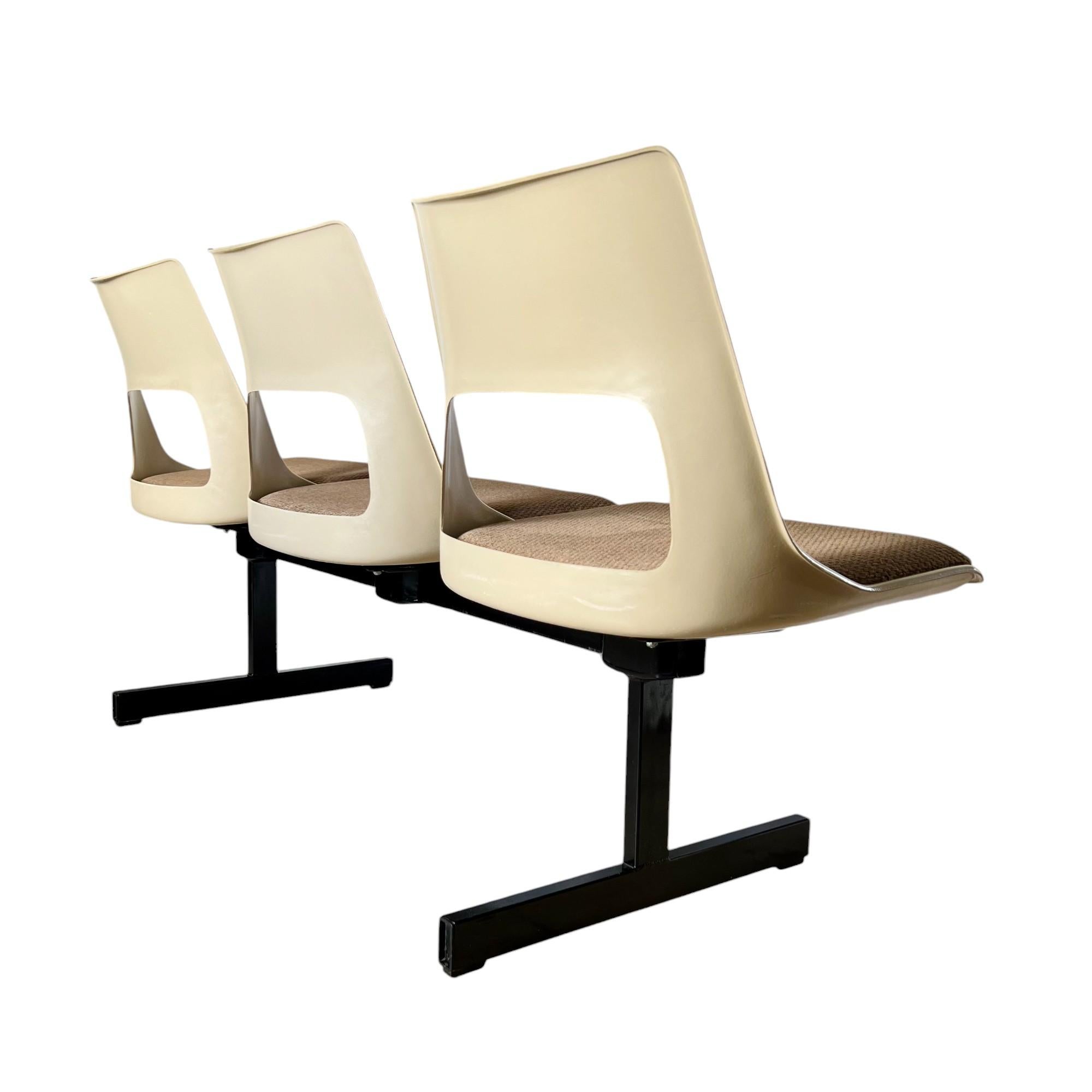 Mid-Century Modern Tandem Three Seat Bench by Krueger 3