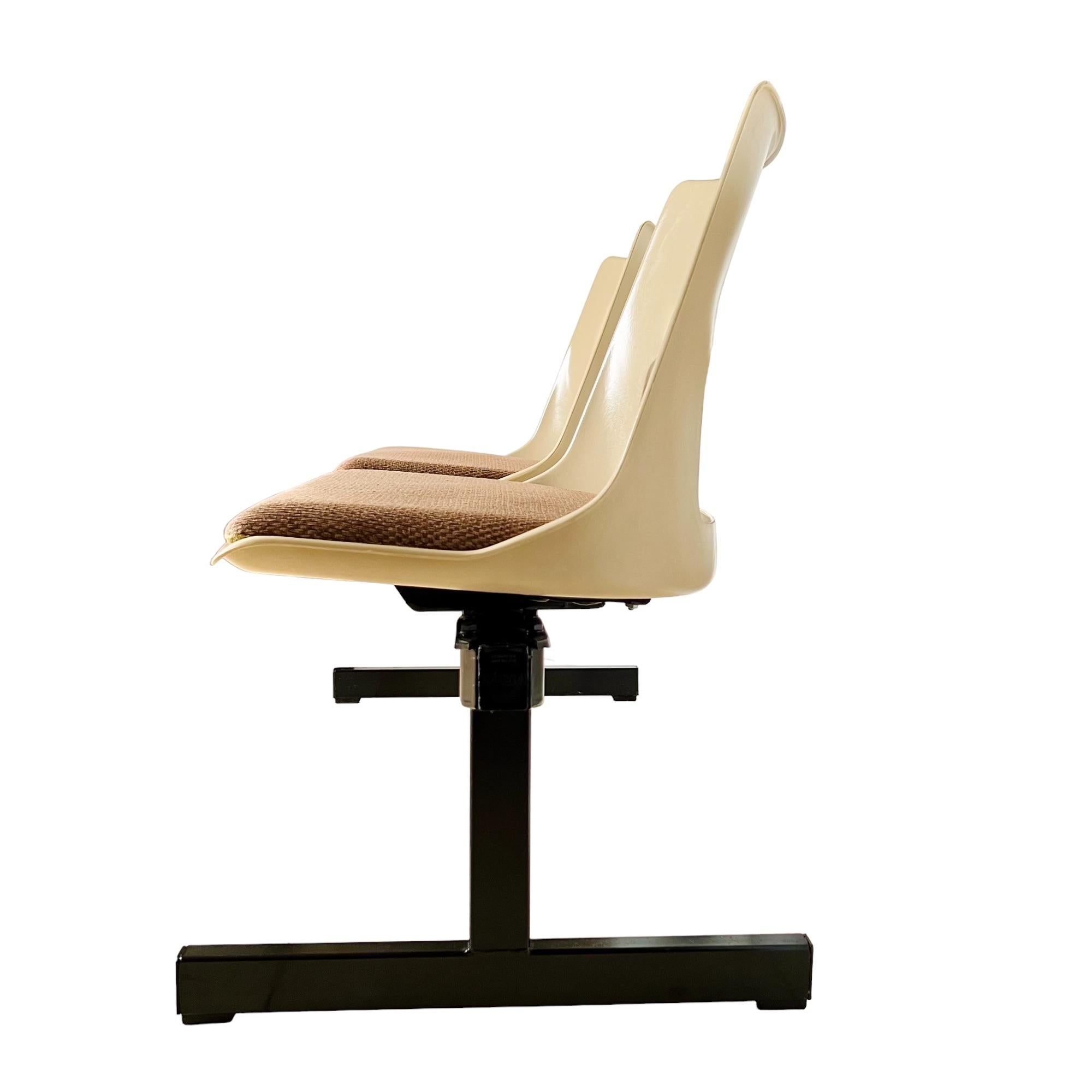 Late 20th Century Mid-Century Modern Tandem Two Seat Bench by Krueger, 1970s