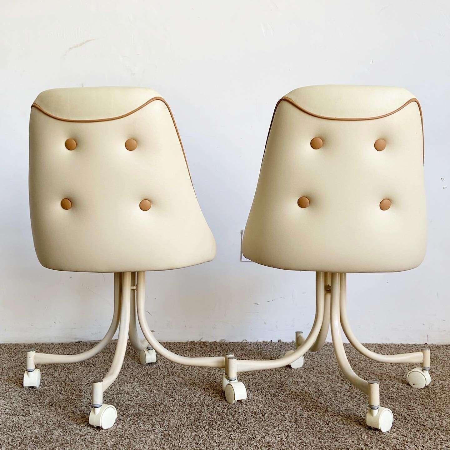 Mid Century Modern Tans and Brown Tufted Vinyl Dining Swivel Chairs - Set of 4 In Good Condition For Sale In Delray Beach, FL