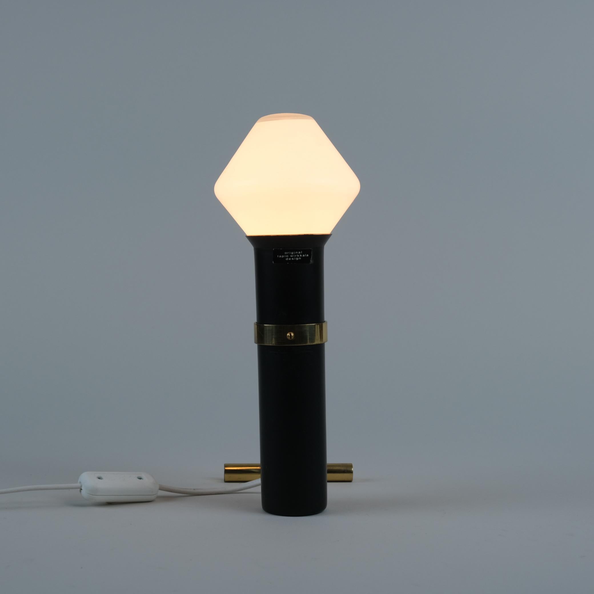 Mid-Century Modern Lampe de table moderne du milieu du siècle Tapio Wirkkala, modèle K11-81b, Idman, années 1950 en vente