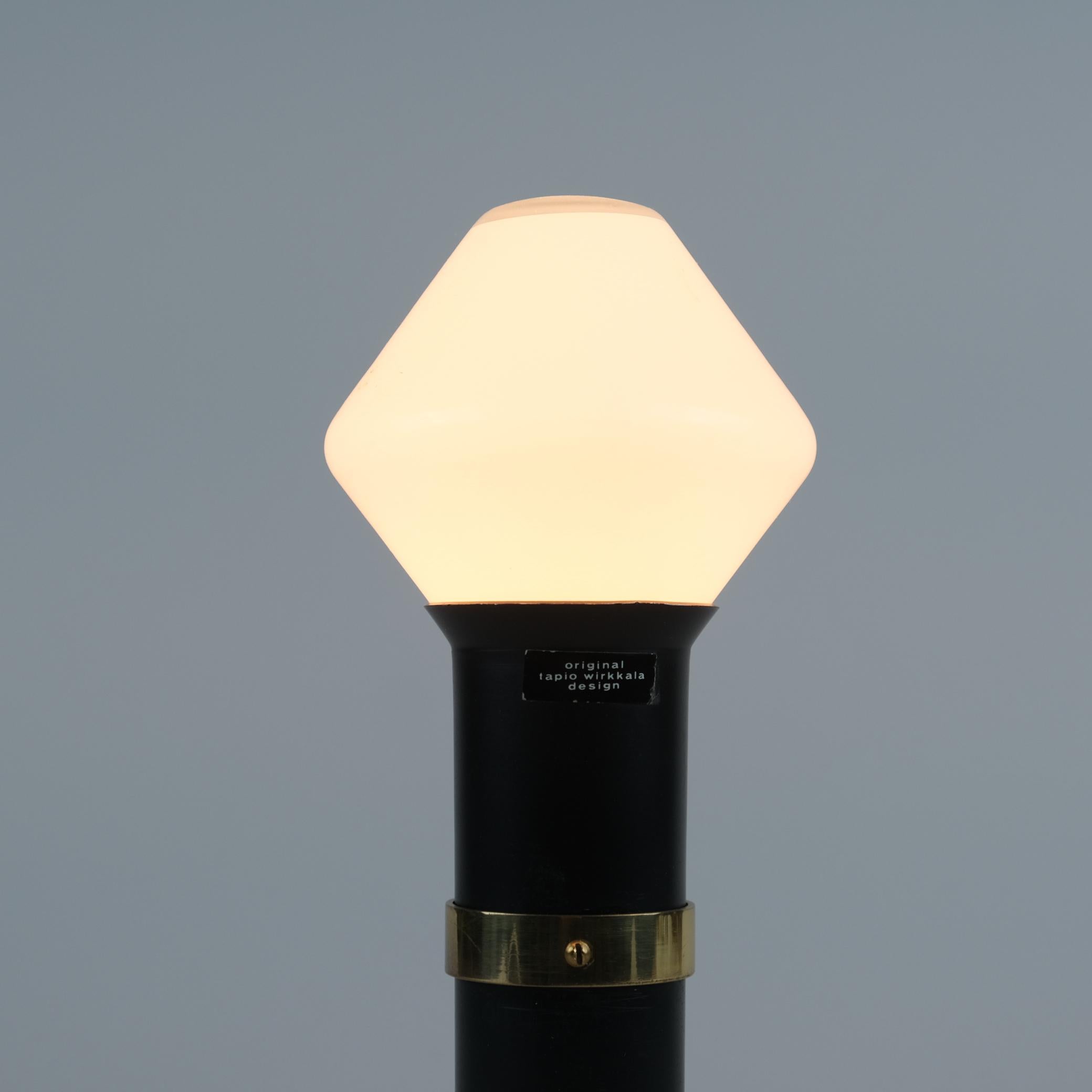 Finlandais Lampe de table moderne du milieu du siècle Tapio Wirkkala, modèle K11-81b, Idman, années 1950 en vente